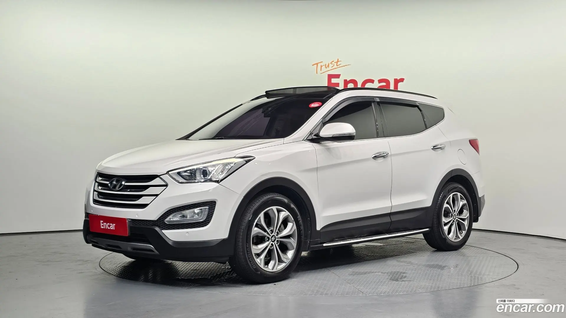 Main__Slider__Photo:Santafe Hyundai 2014.2-0