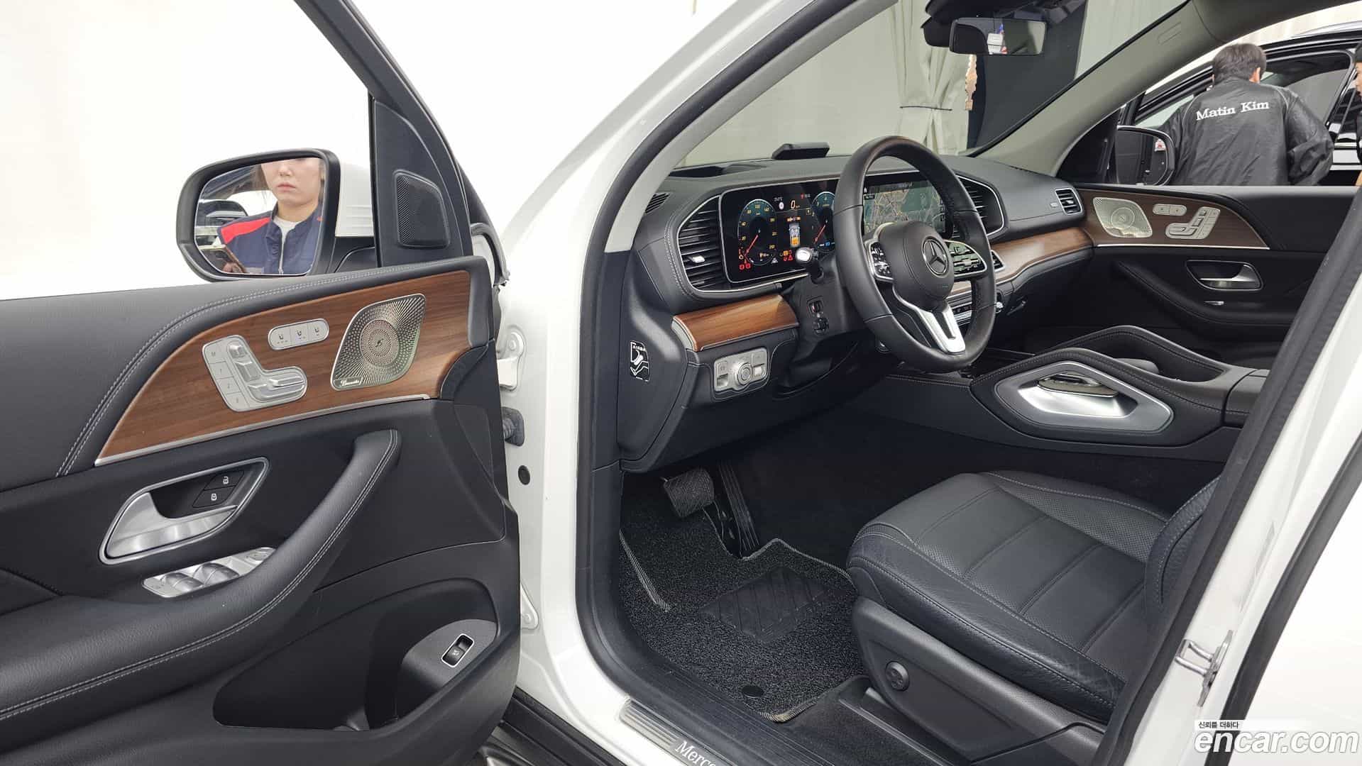 GLE-Class Mercedes-Benz 2021.9-INNER-010
