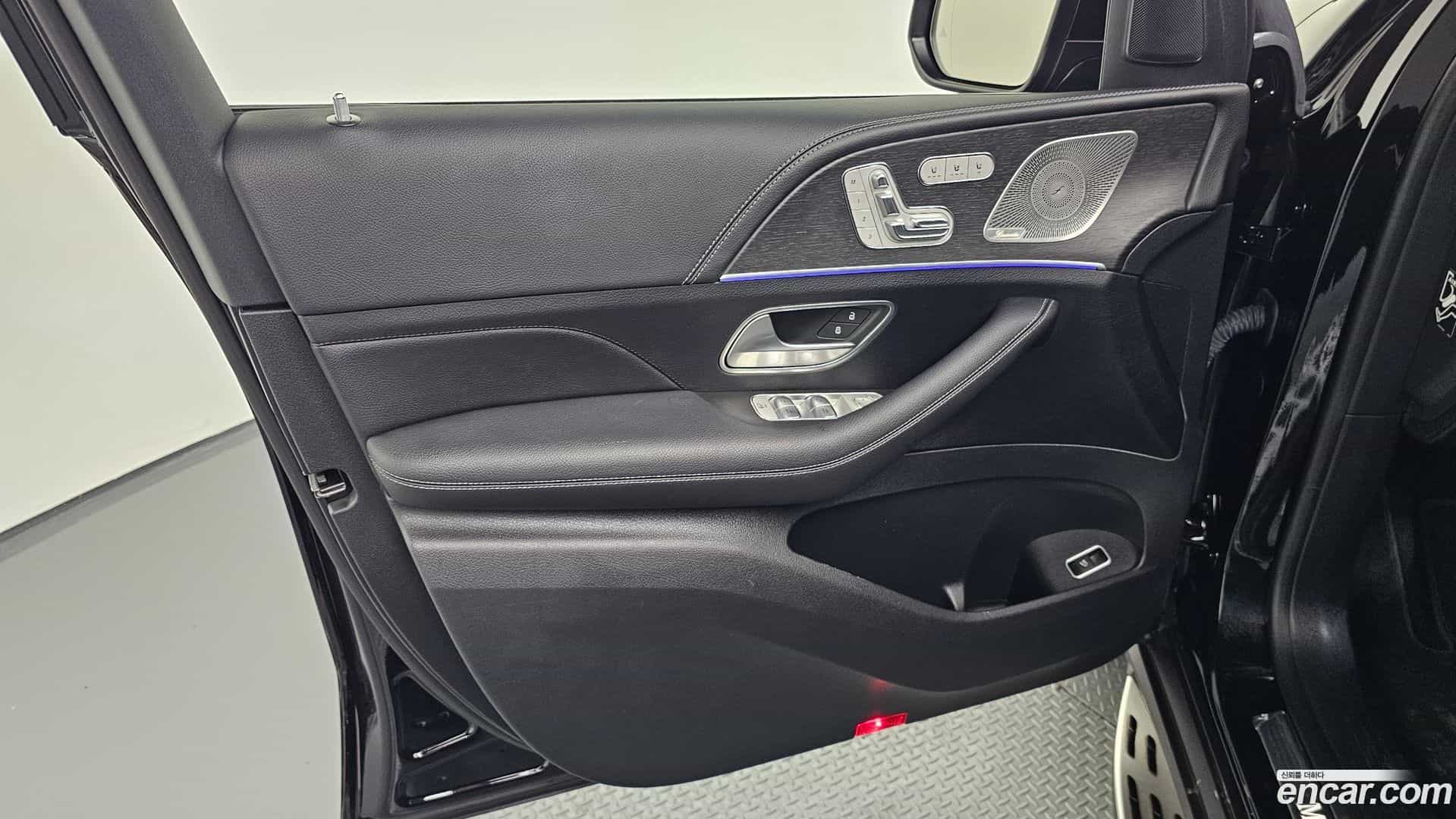 GLE-Class Mercedes-Benz 2023.10-INNER-034