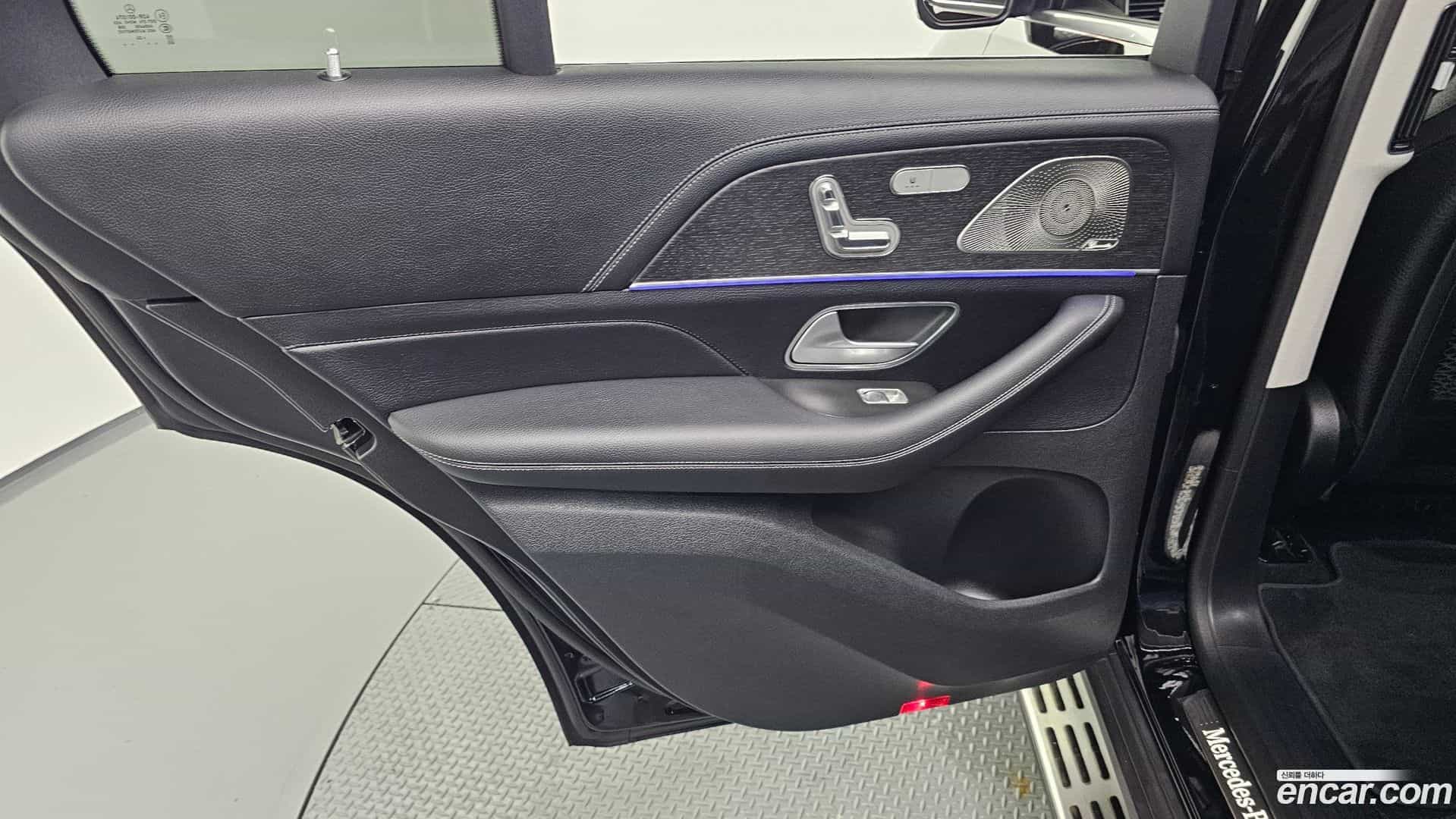 GLE-Class Mercedes-Benz 2023.10-INNER-035