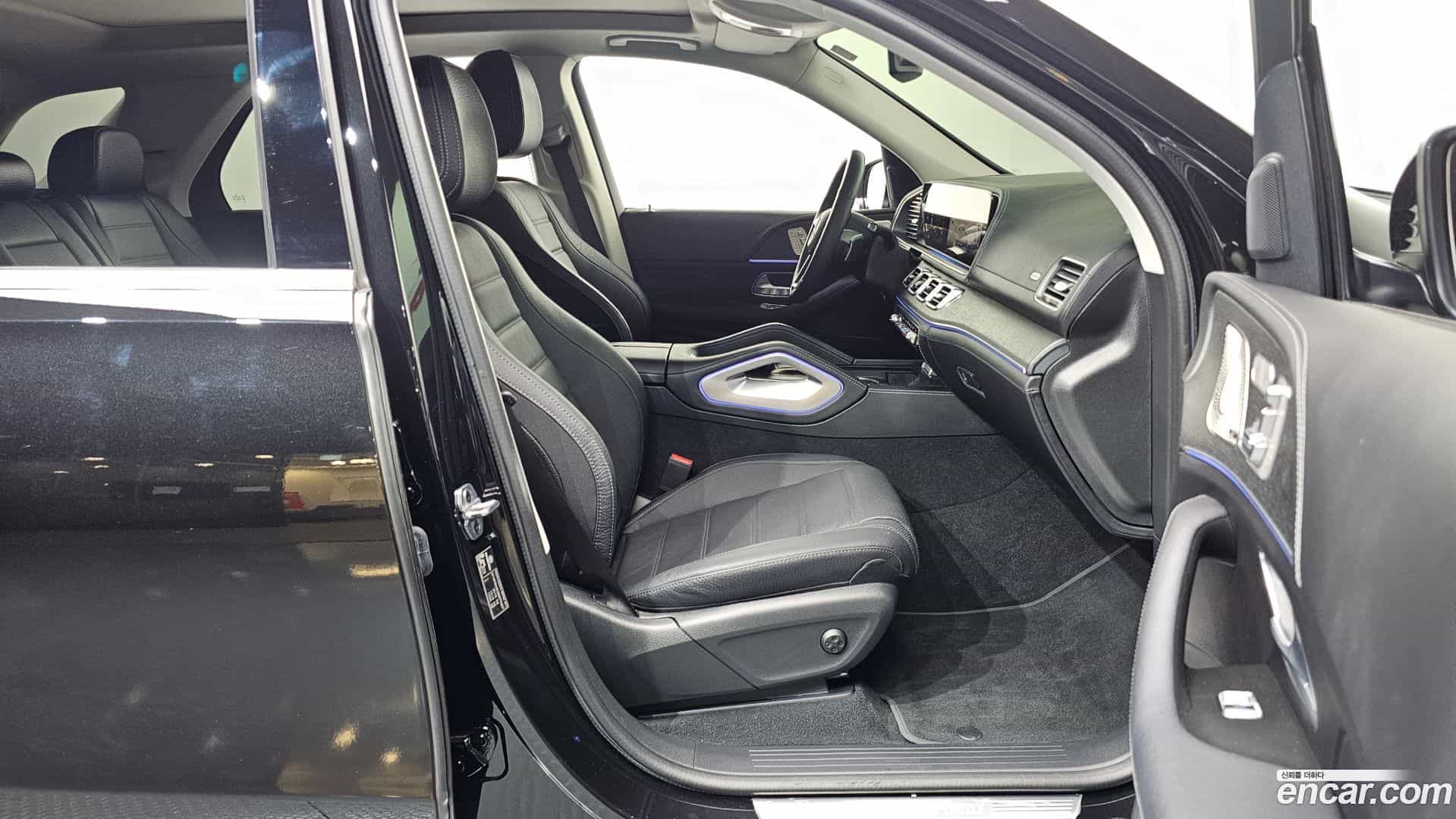 GLE-Class Mercedes-Benz 2023.10-INNER-036