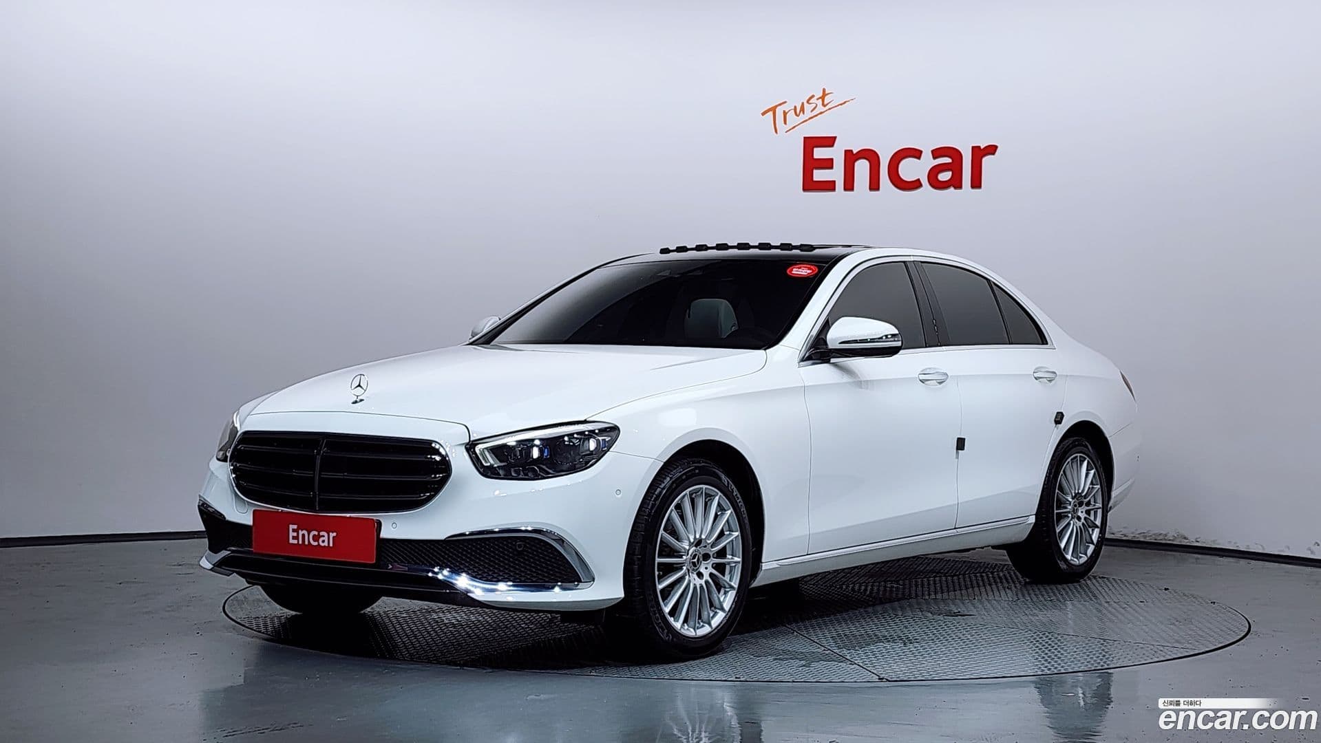 Main__Slider__Photo:E-Class Mercedes-Benz 2020.11-0