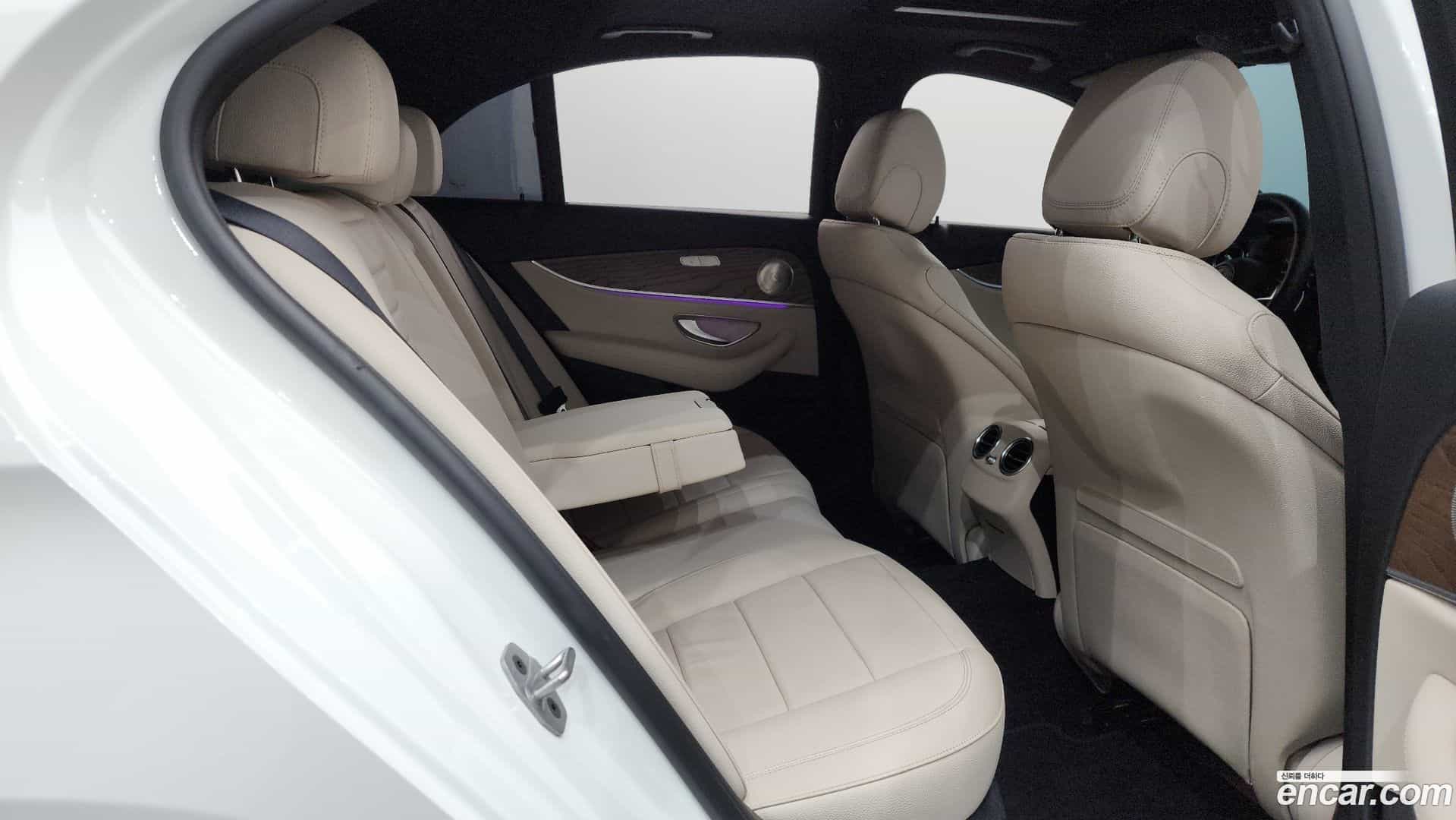E-Class Mercedes-Benz 2020.11-OPTION-015