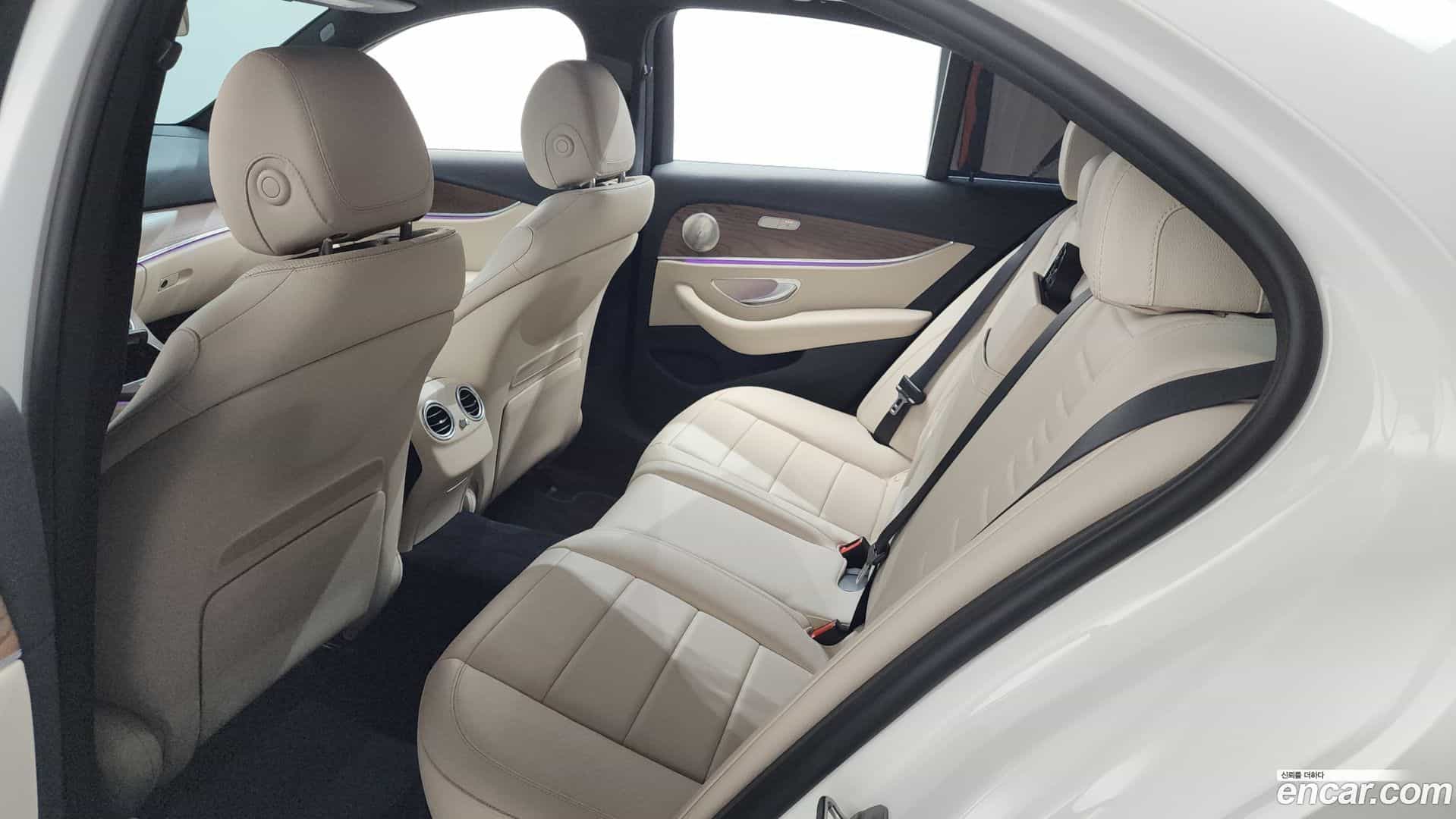 E-Class Mercedes-Benz 2020.11-OPTION-024