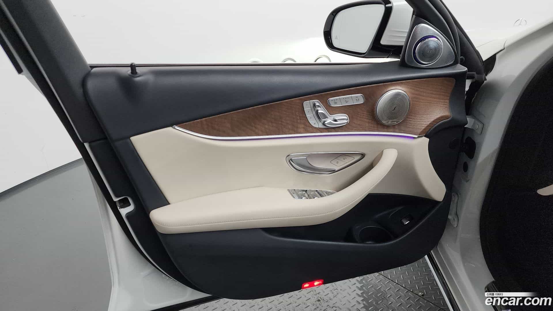 E-Class Mercedes-Benz 2020.11-INNER-034