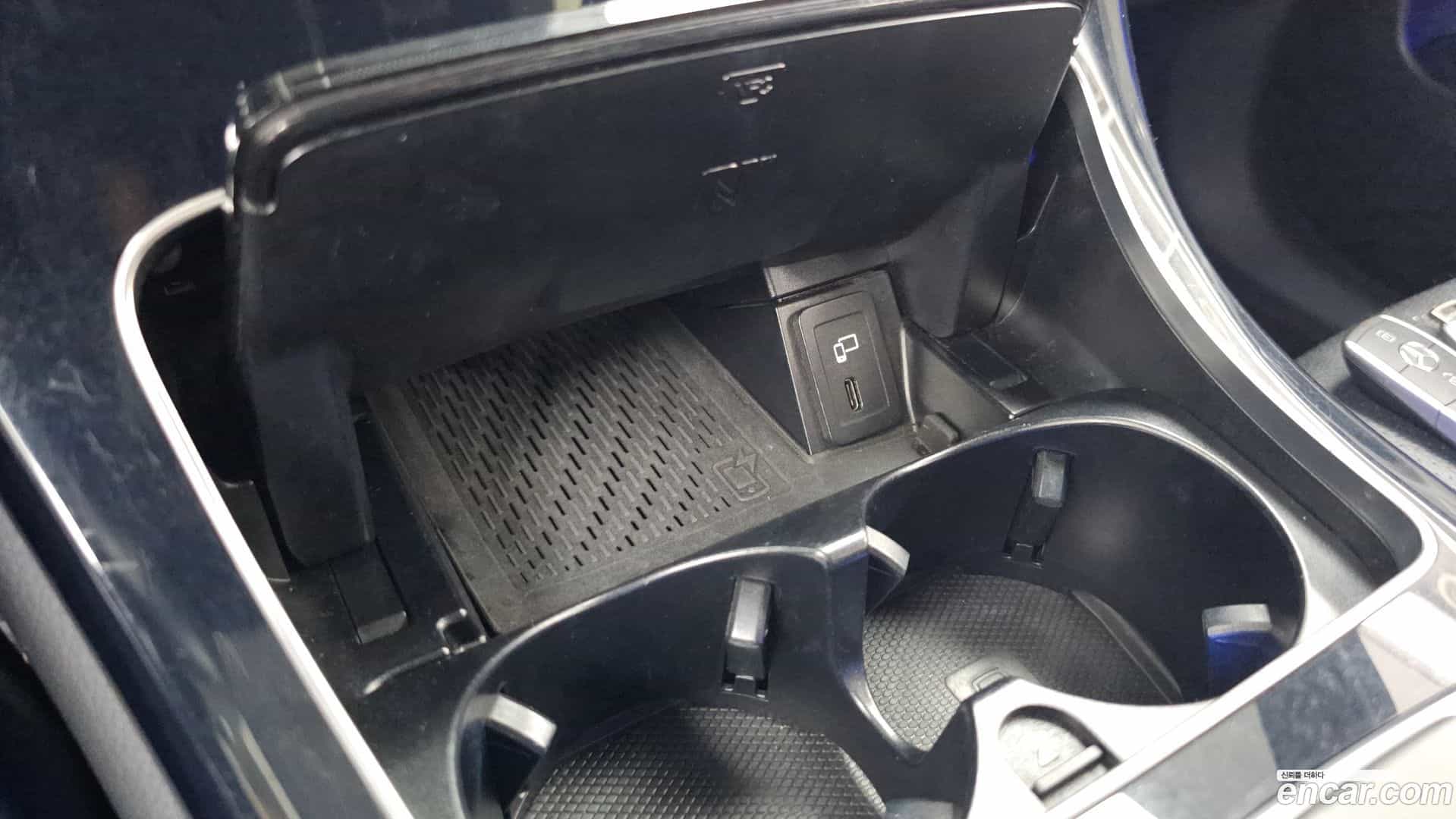 GLC-Class Mercedes-Benz 2021.3-INNER-036