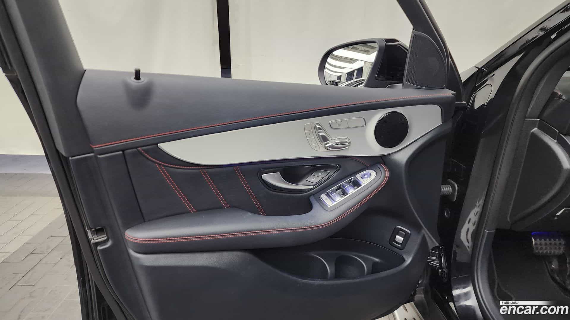 GLC-Class Mercedes-Benz 2022.6-INNER-034