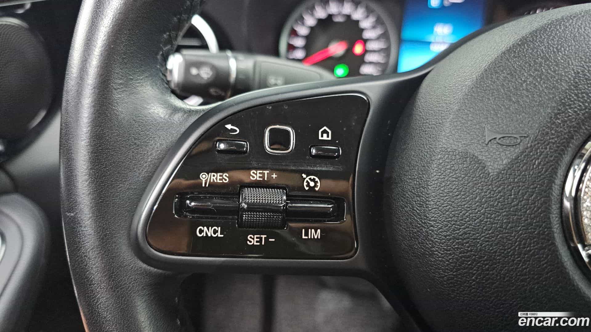 C-Class Mercedes-Benz 2019.9-OPTION-021
