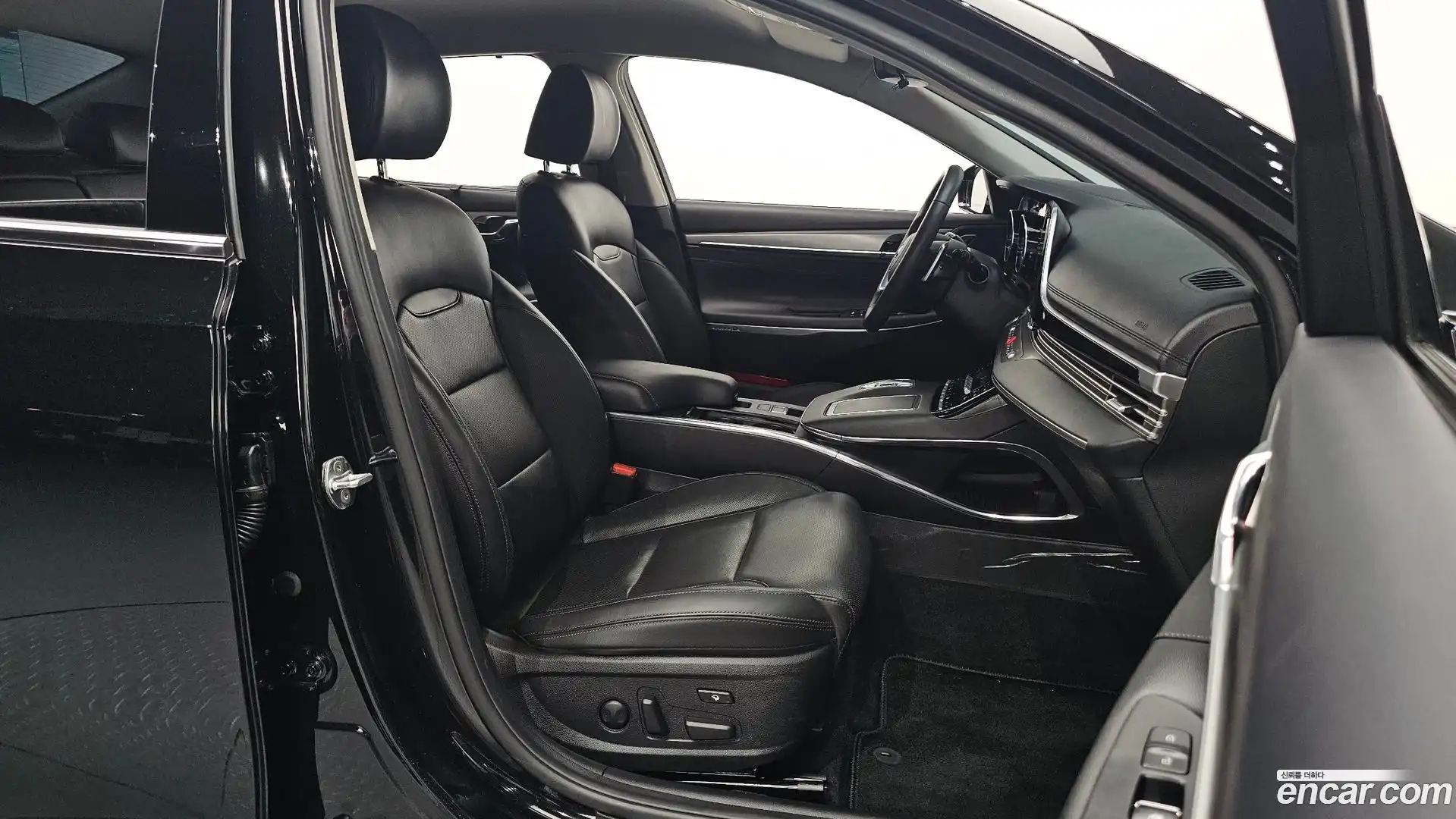 Grandeur Hyundai 2022.3-INNER-010