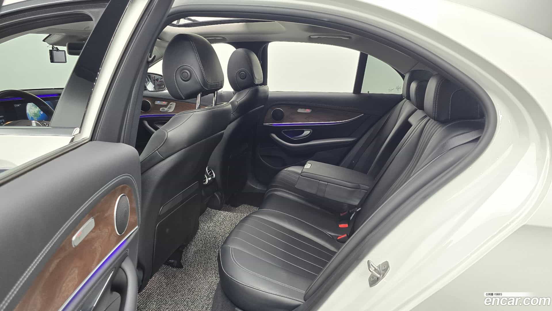 E-Class Mercedes-Benz 2016.8-OPTION-015