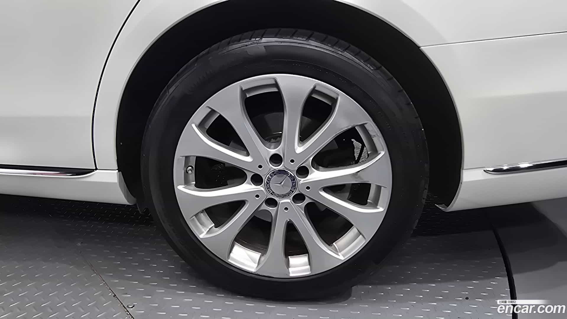 E-Class Mercedes-Benz 2016.8-OUTER-031