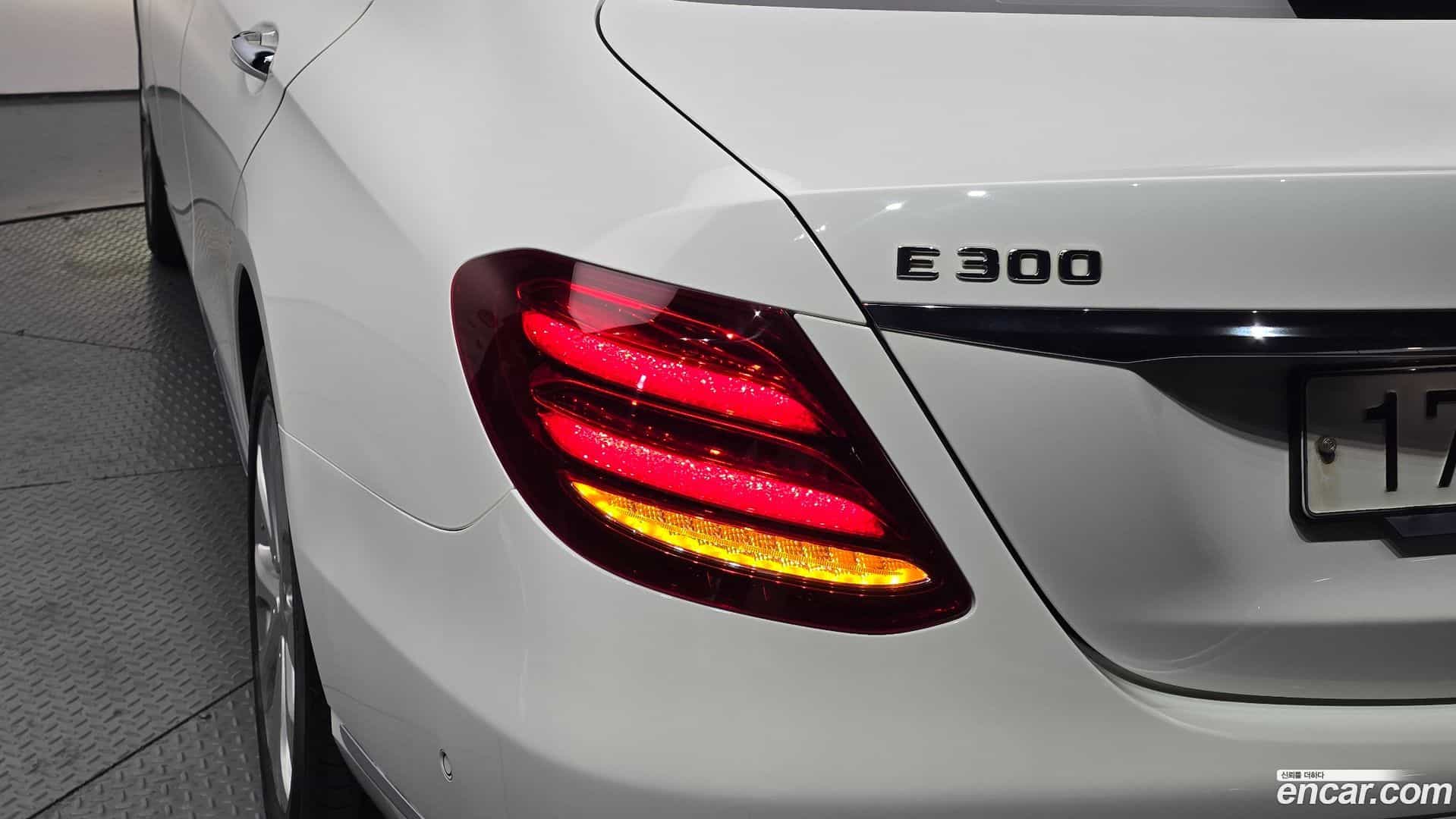 E-Class Mercedes-Benz 2016.8-OUTER-033