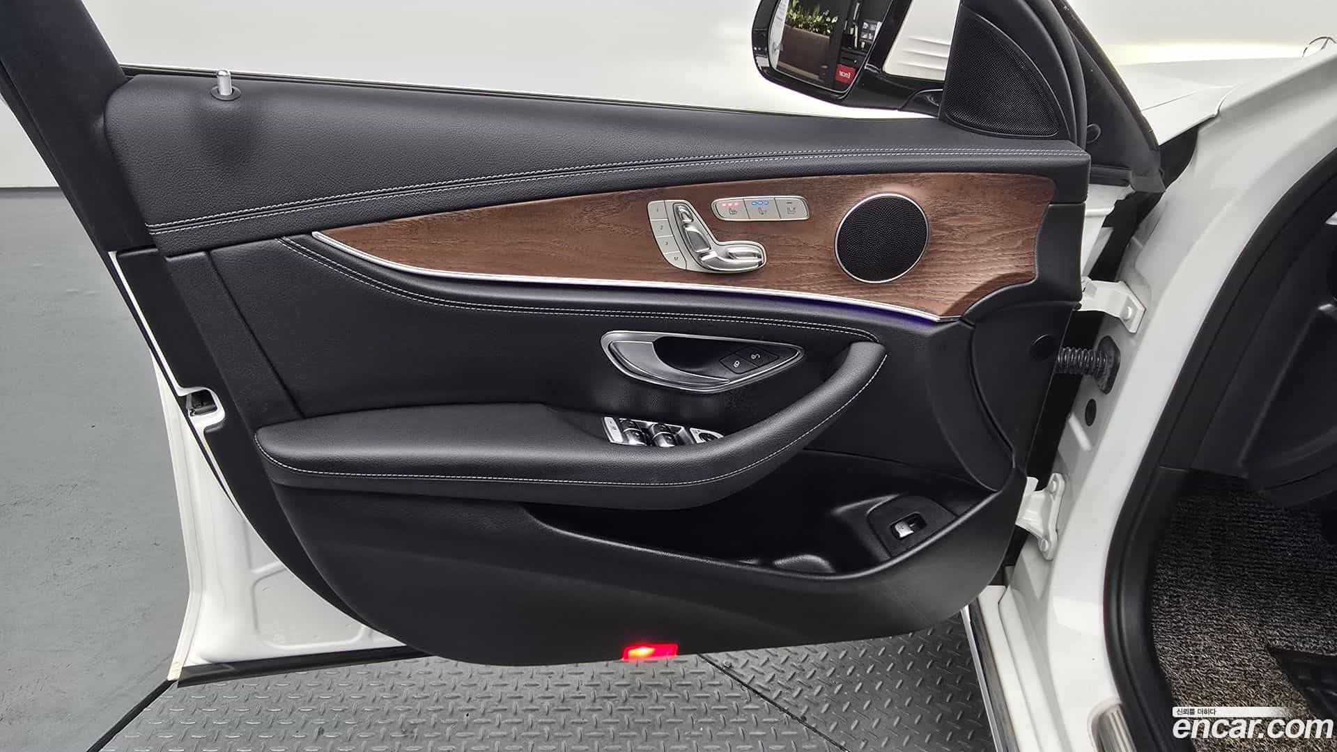 E-Class Mercedes-Benz 2016.8-INNER-034