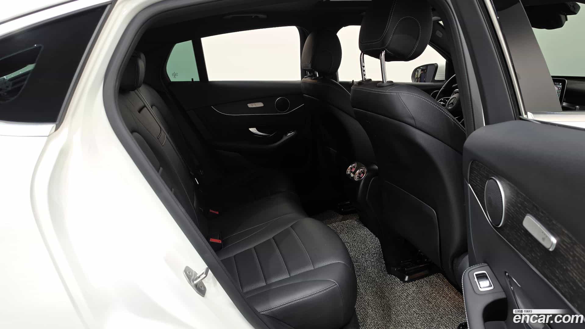 GLC-Class Mercedes-Benz 2020.1-OPTION-015