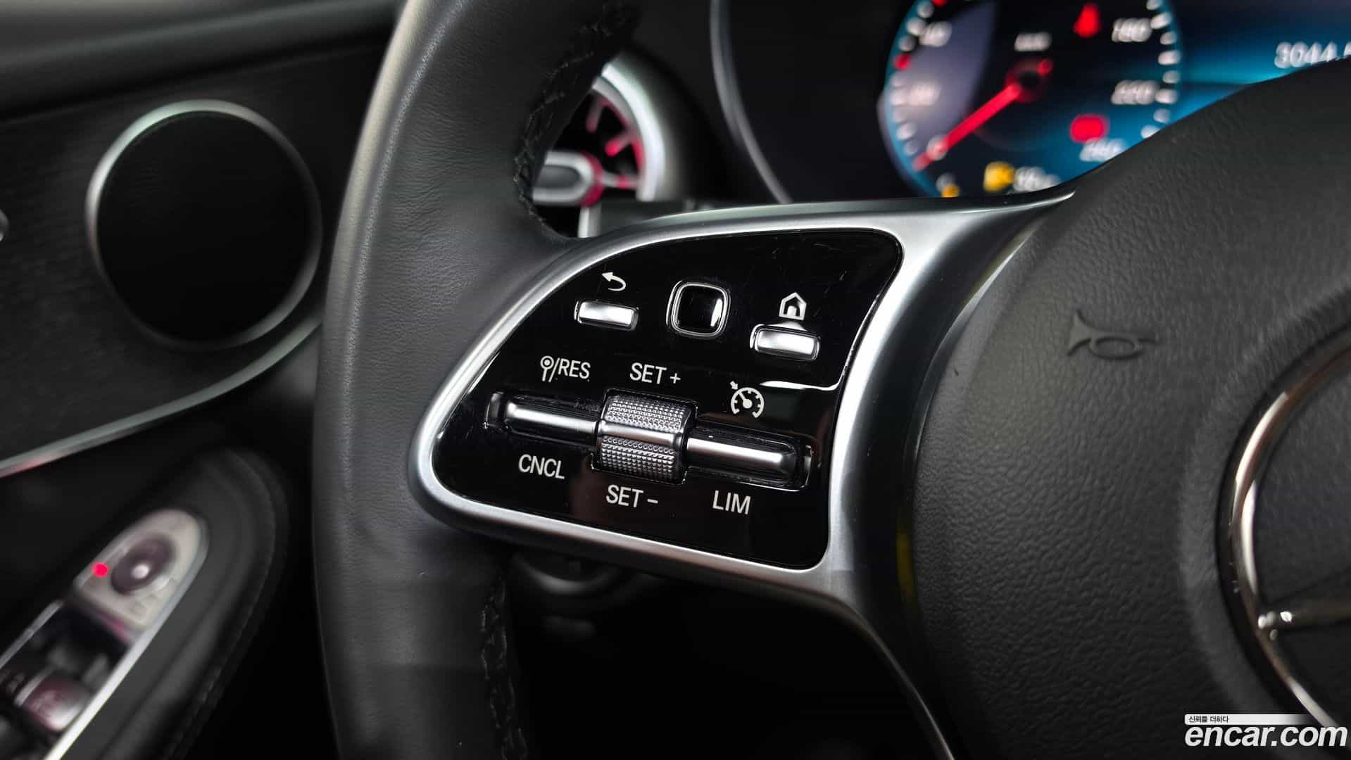 GLC-Class Mercedes-Benz 2020.1-OPTION-020