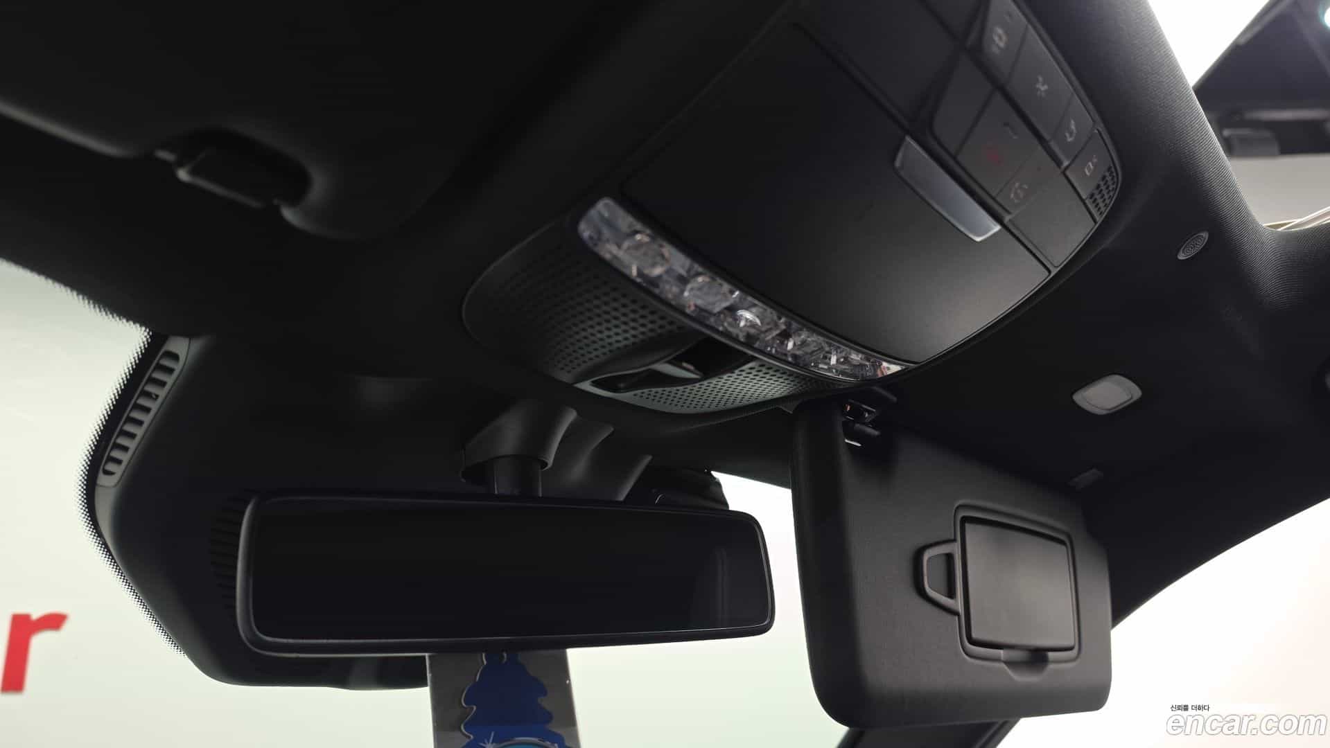 GLC-Class Mercedes-Benz 2020.1-OPTION-040