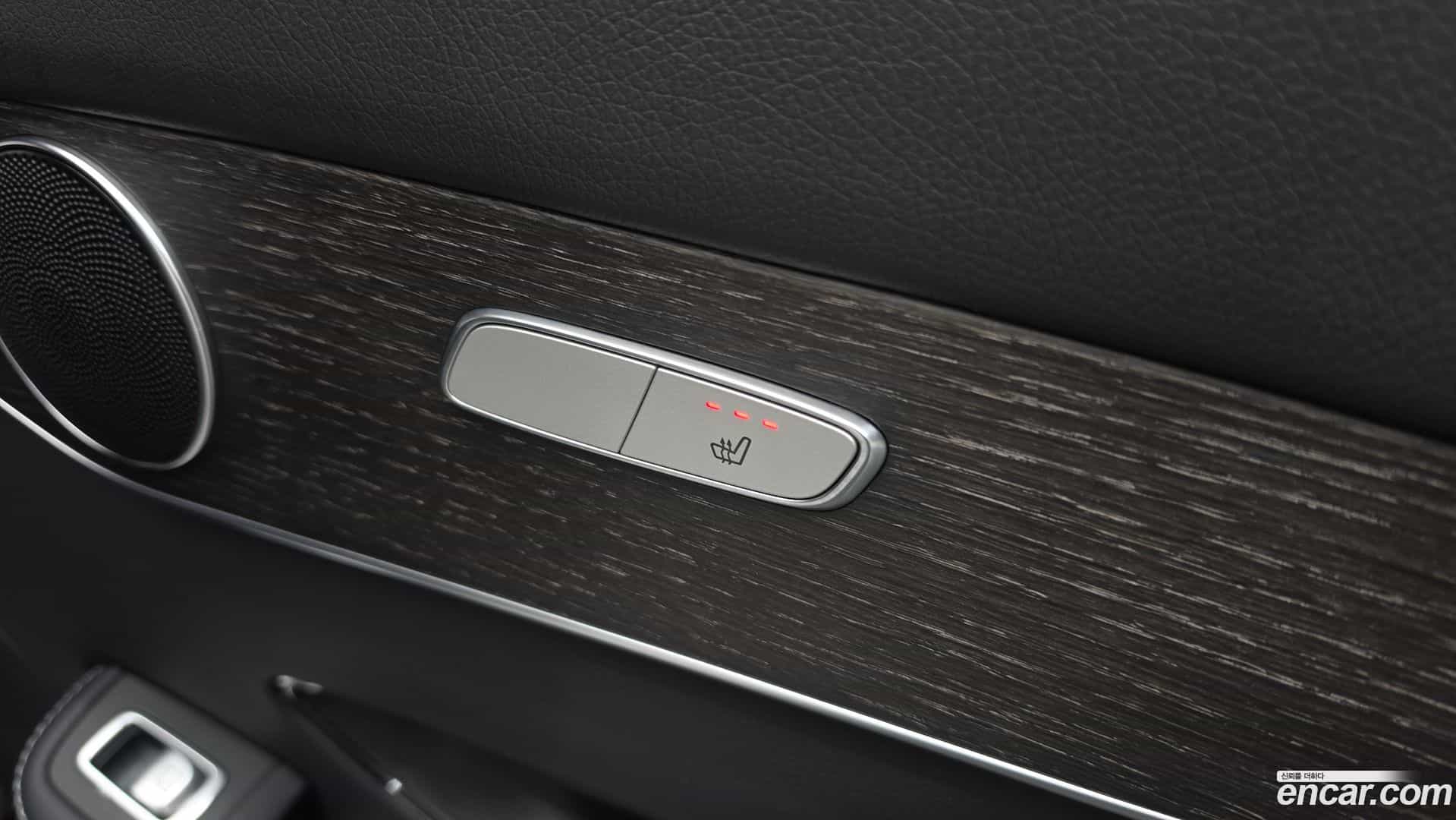 GLC-Class Mercedes-Benz 2020.1-OPTION-043