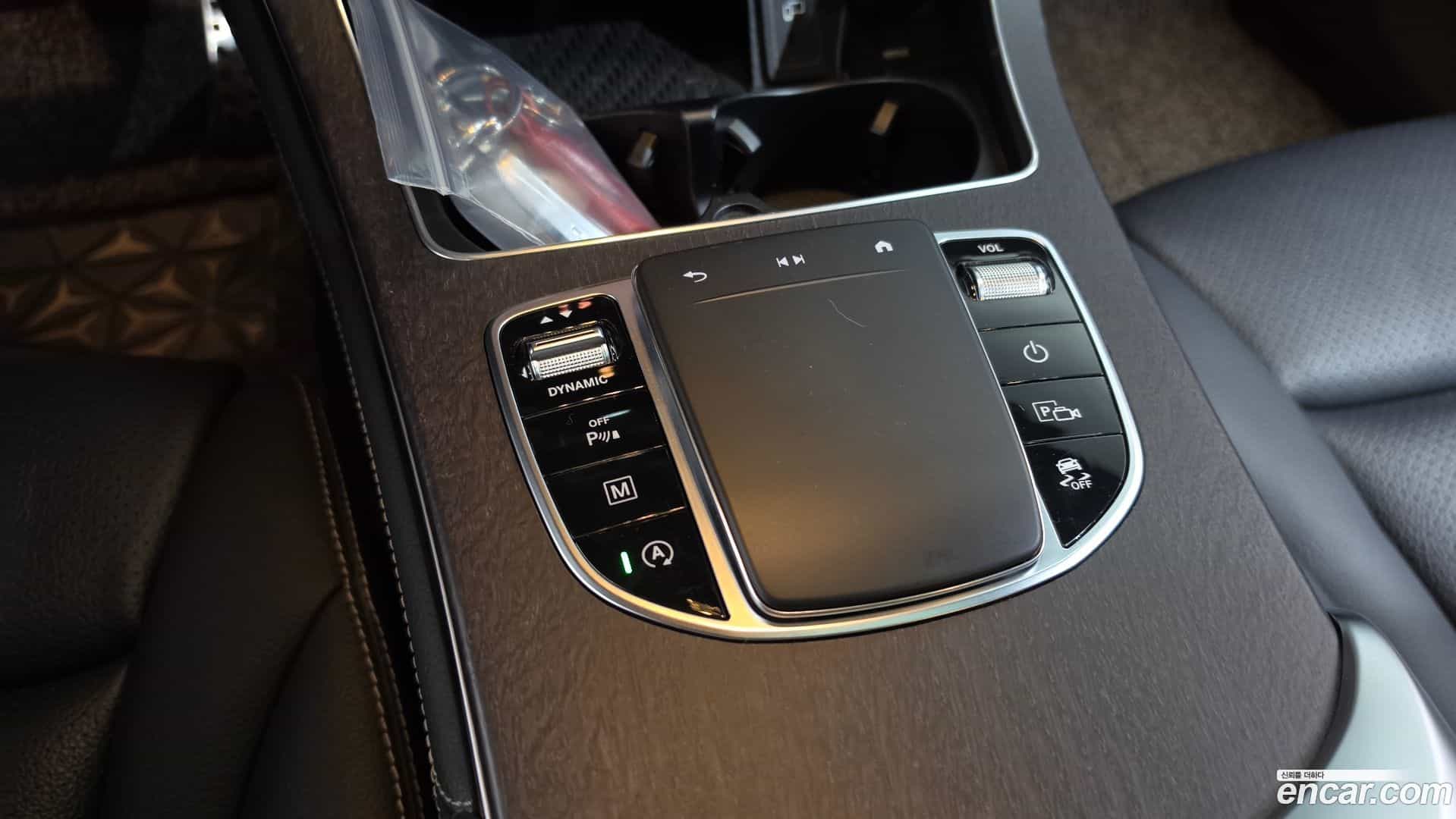 GLC-Class Mercedes-Benz 2020.1-OPTION-044
