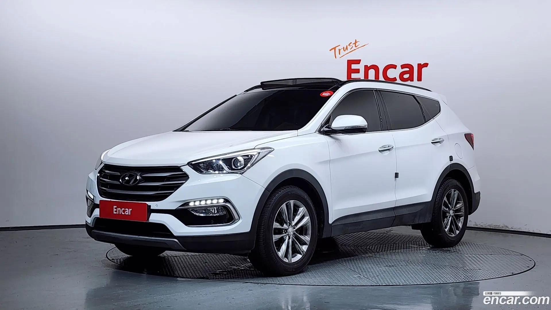 Main__Slider__Photo:Santafe Hyundai 2017.6-0
