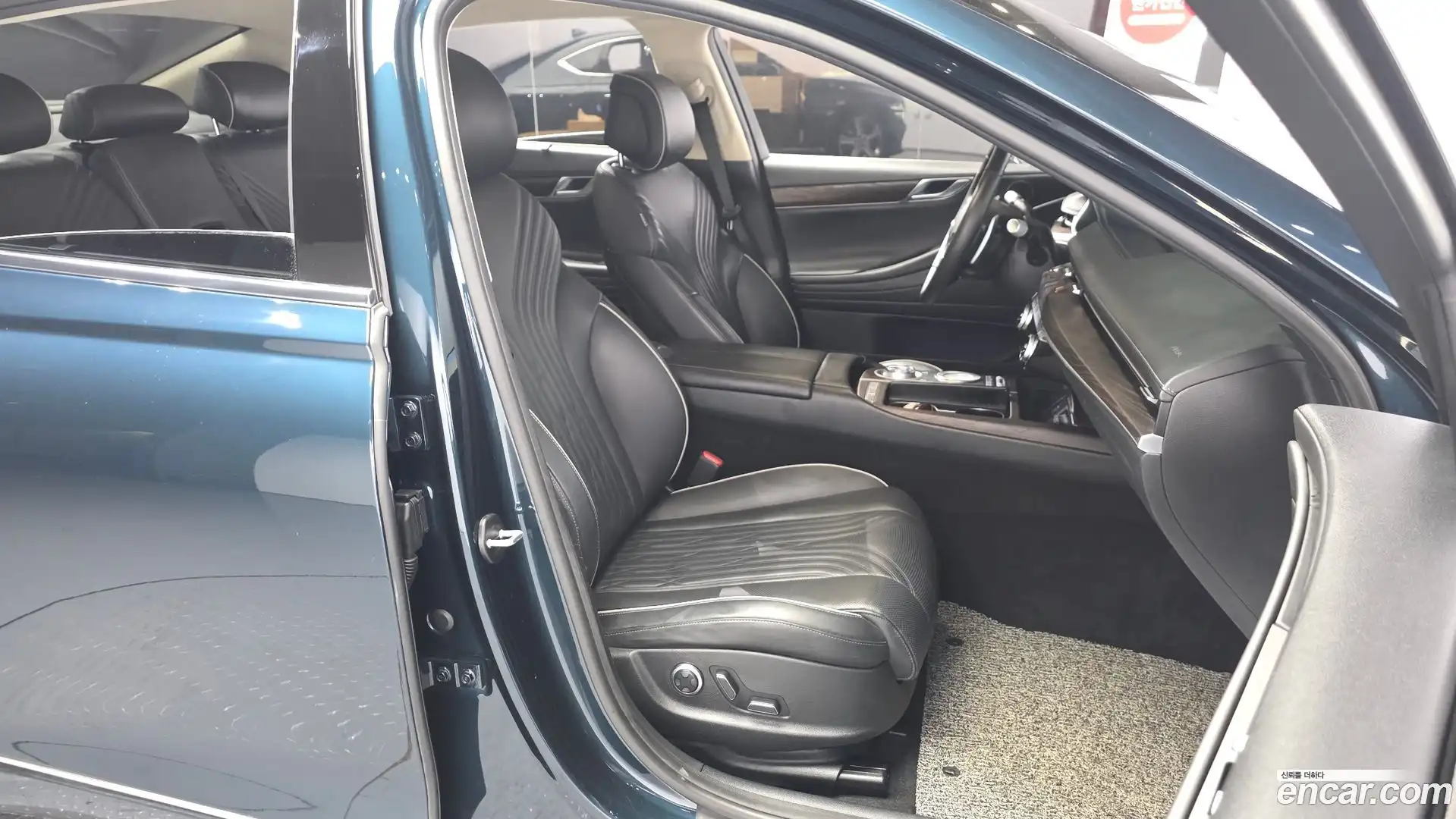 G80 Genesis 2020.3-INNER-036