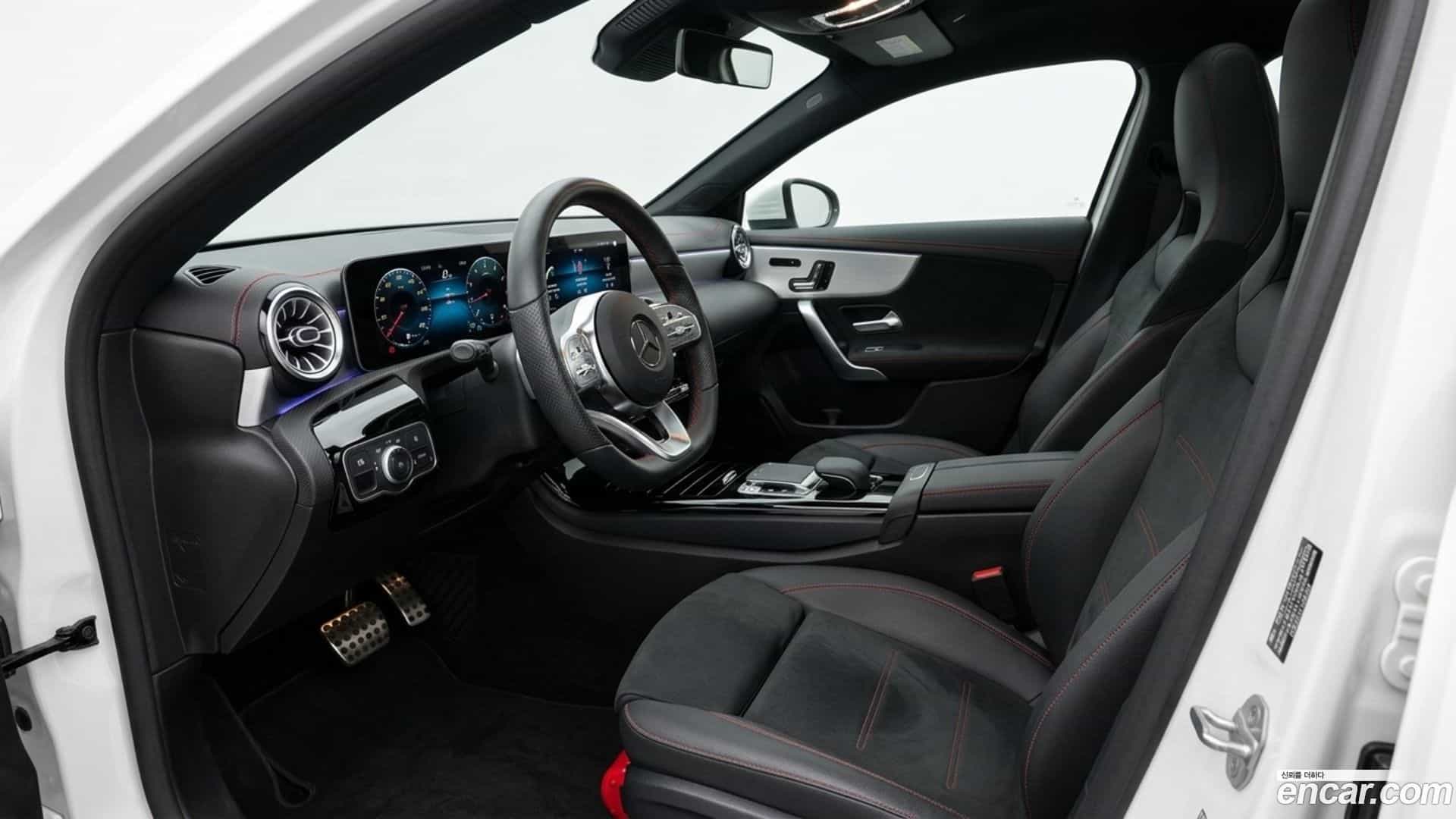 CLA-Class Mercedes-Benz 2025.4-INNER-010