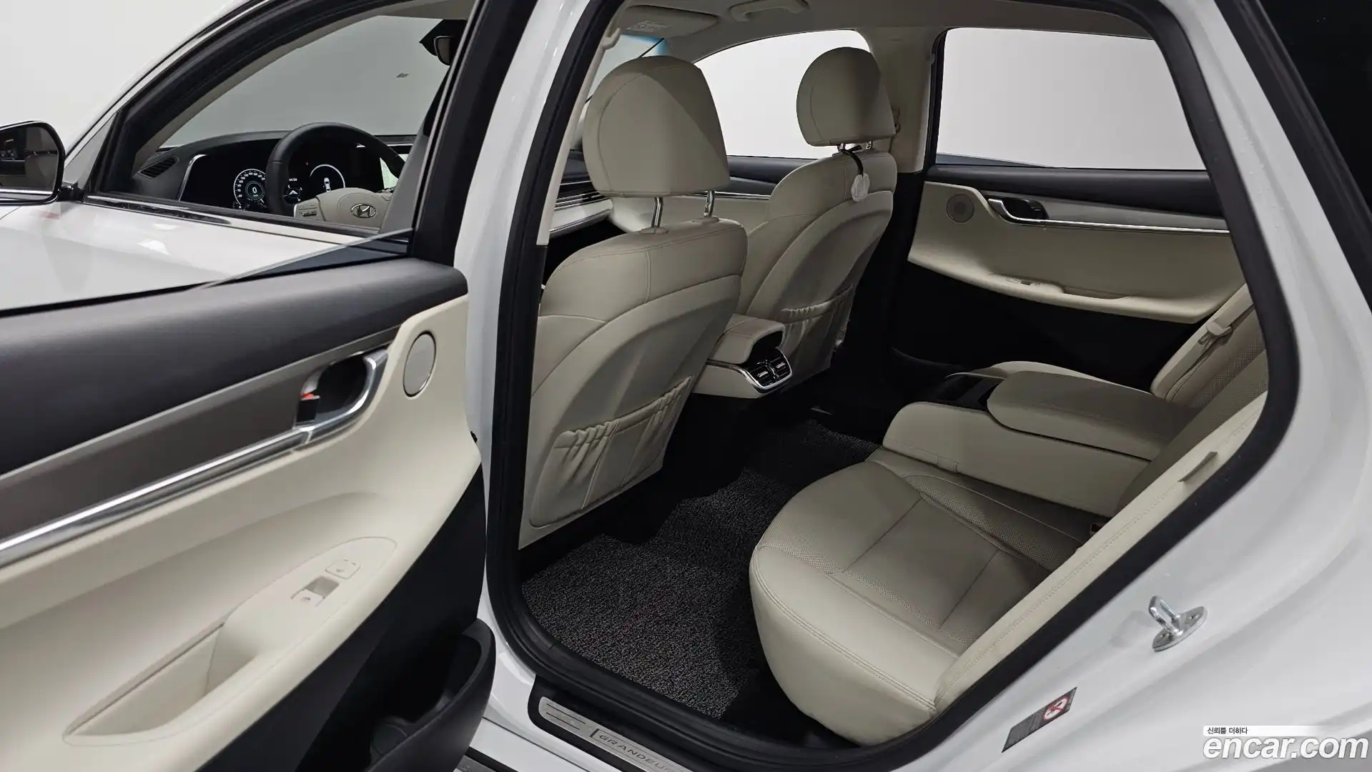 Grandeur Hyundai 2021.11-INNER-036