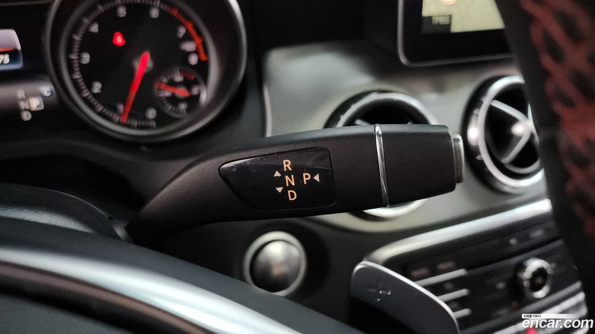CLA-Class Mercedes-Benz 2017.5-INNER-009