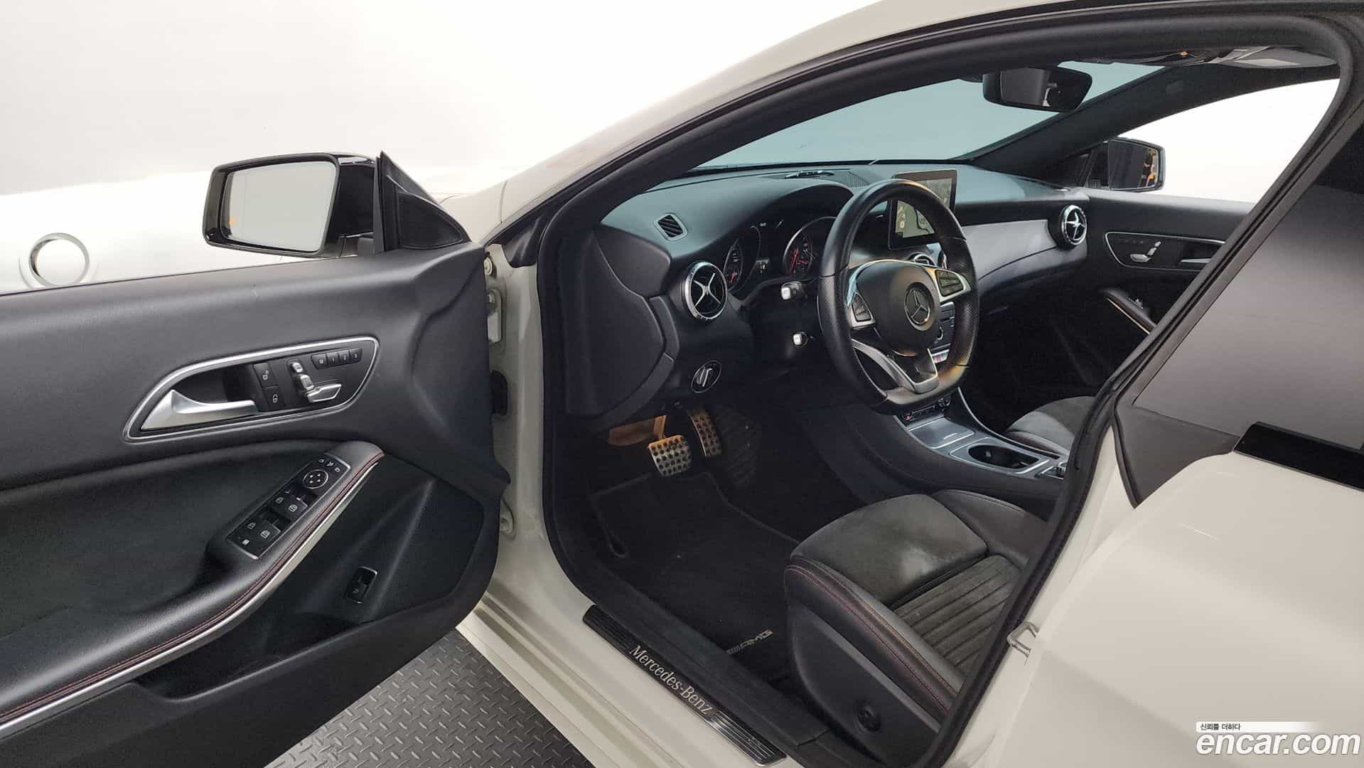 CLA-Class Mercedes-Benz 2017.5-INNER-010