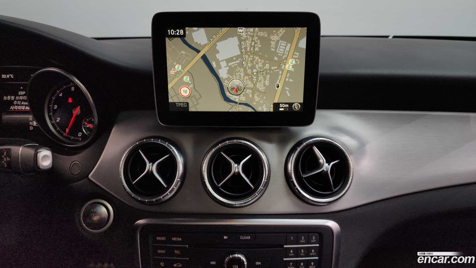 CLA-Class Mercedes-Benz 2017.5-OPTION-016