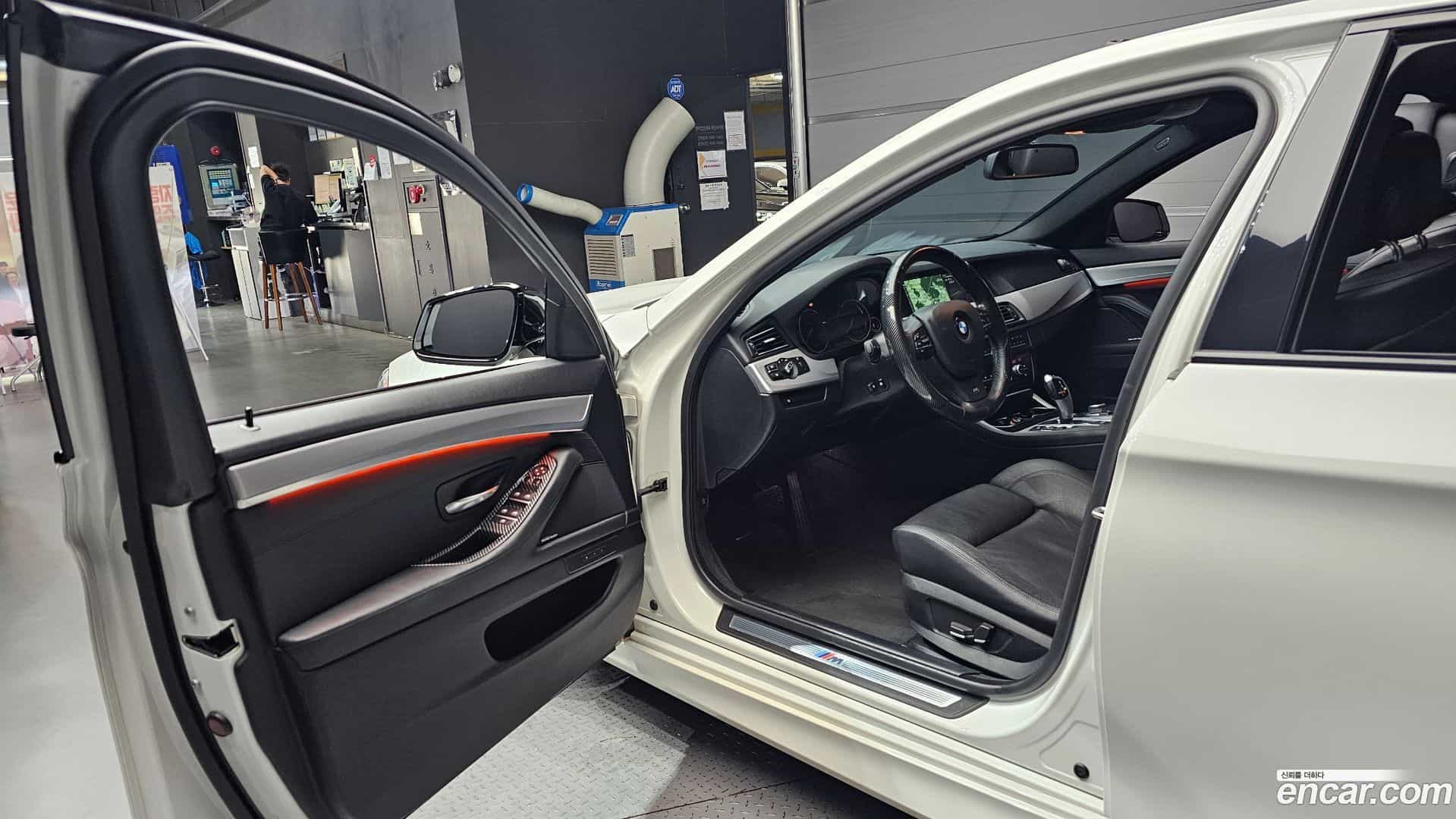 5-Series BMW 2013.5-INNER-010
