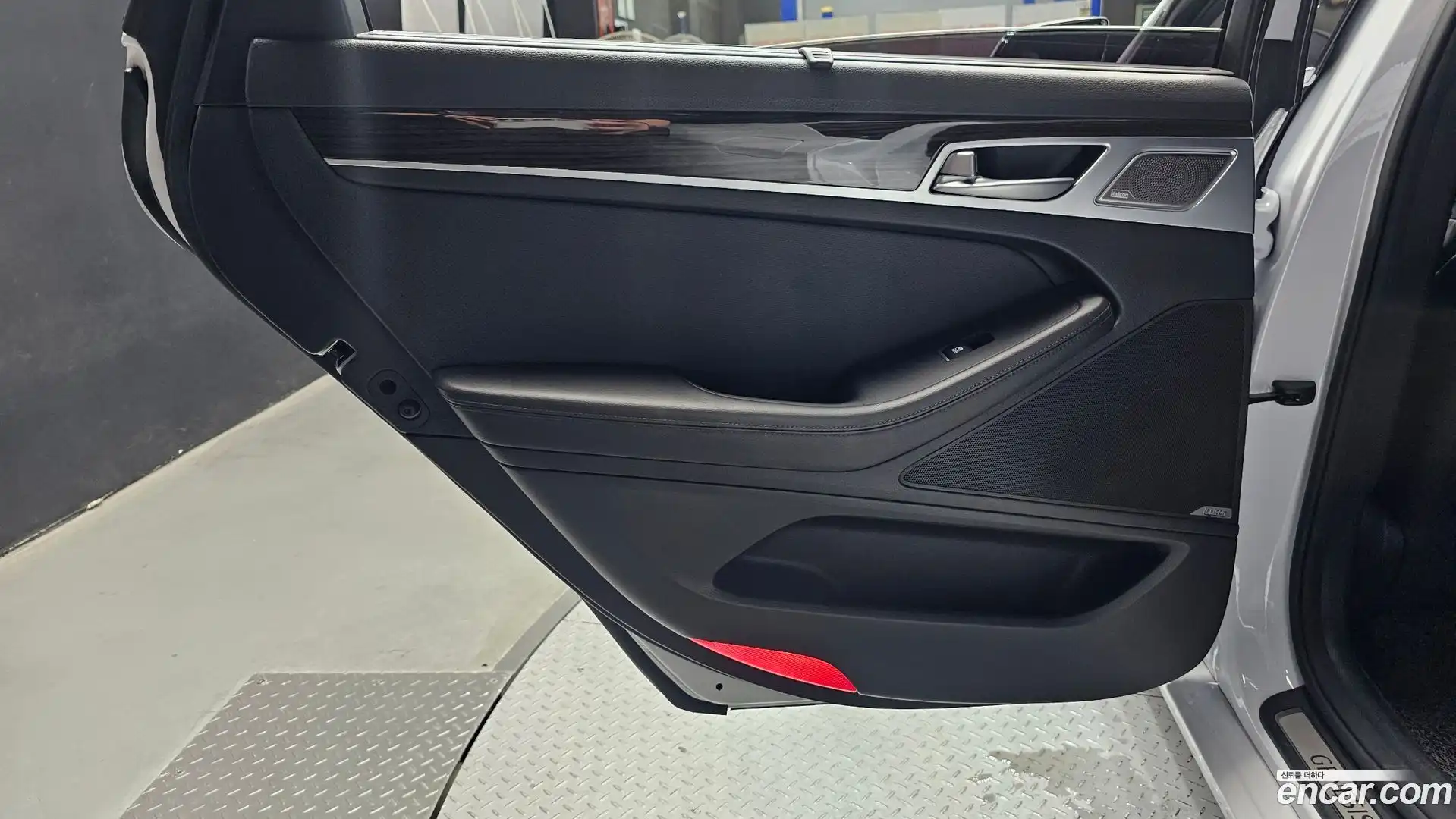 G80 Genesis 2019.5-INNER-035