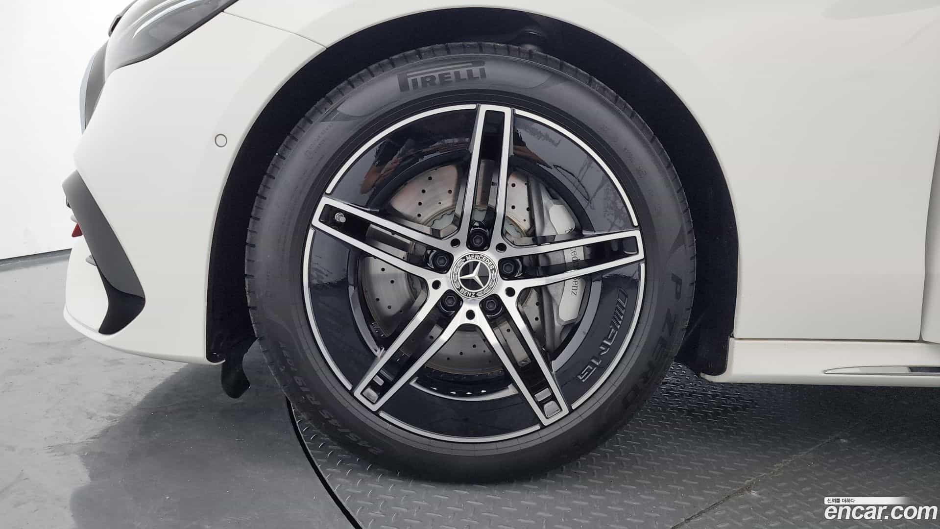 E-Class Mercedes-Benz 2025.10-OUTER-005