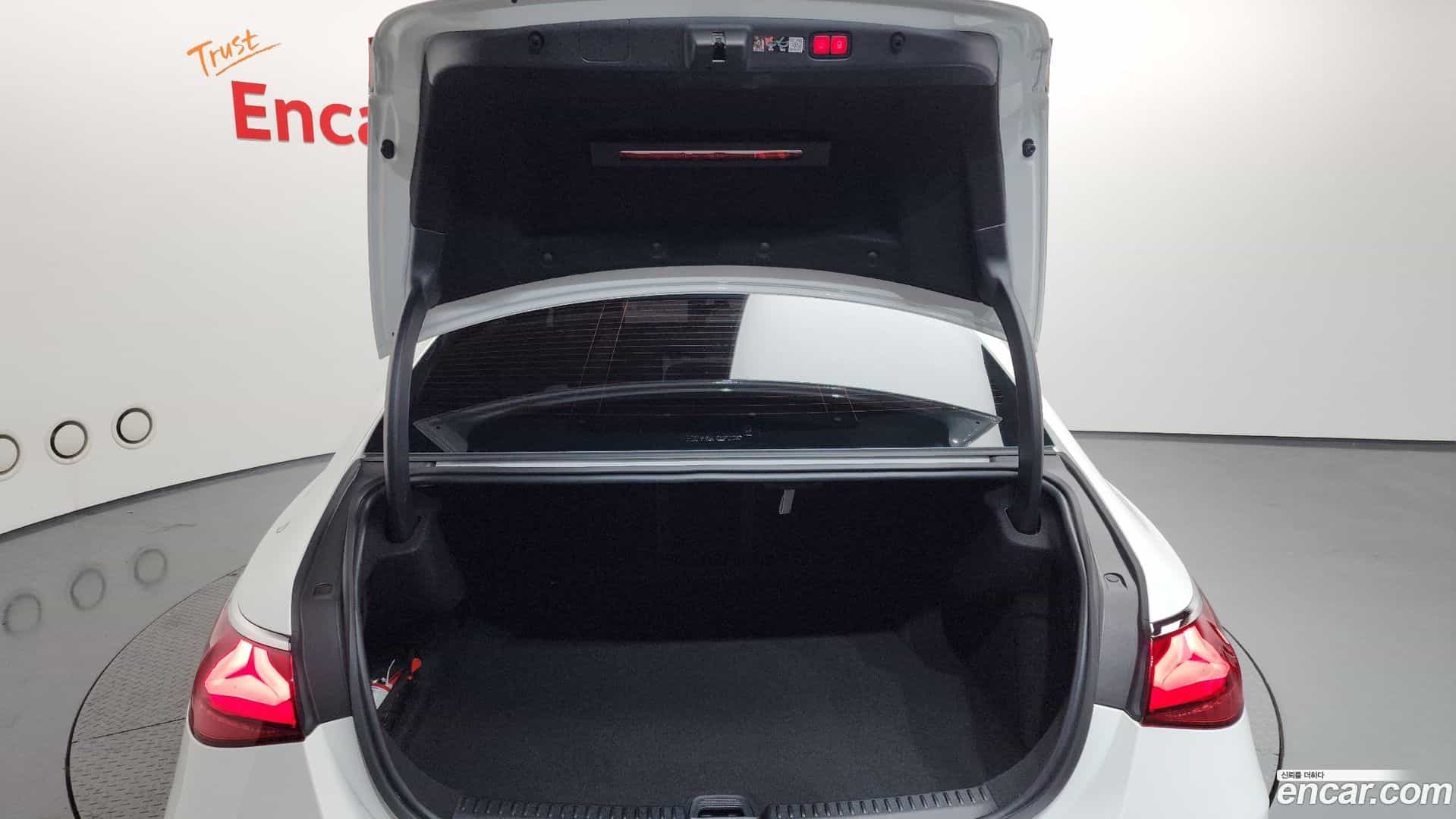 E-Class Mercedes-Benz 2025.10-OPTION-023