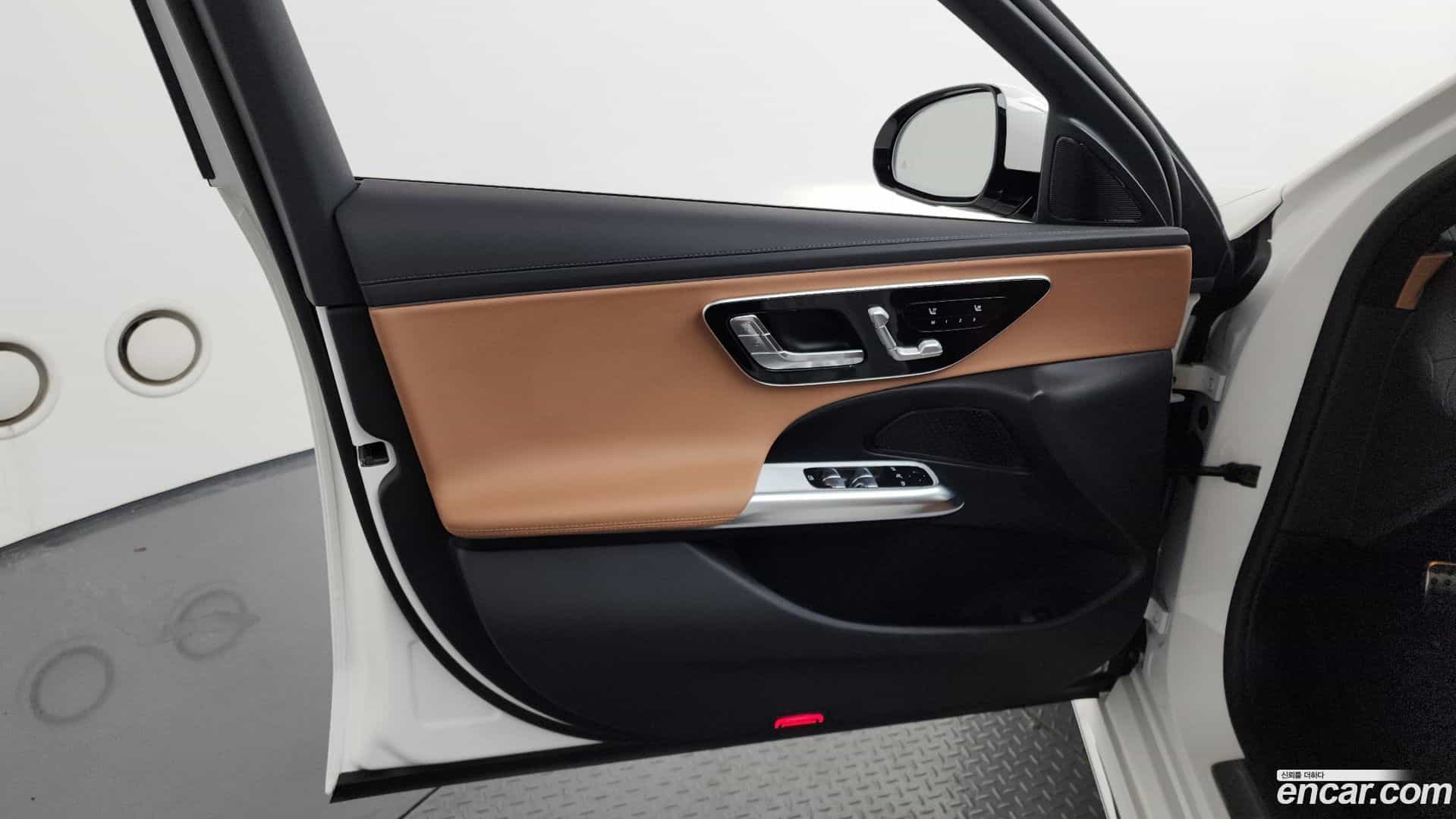 E-Class Mercedes-Benz 2025.10-INNER-034