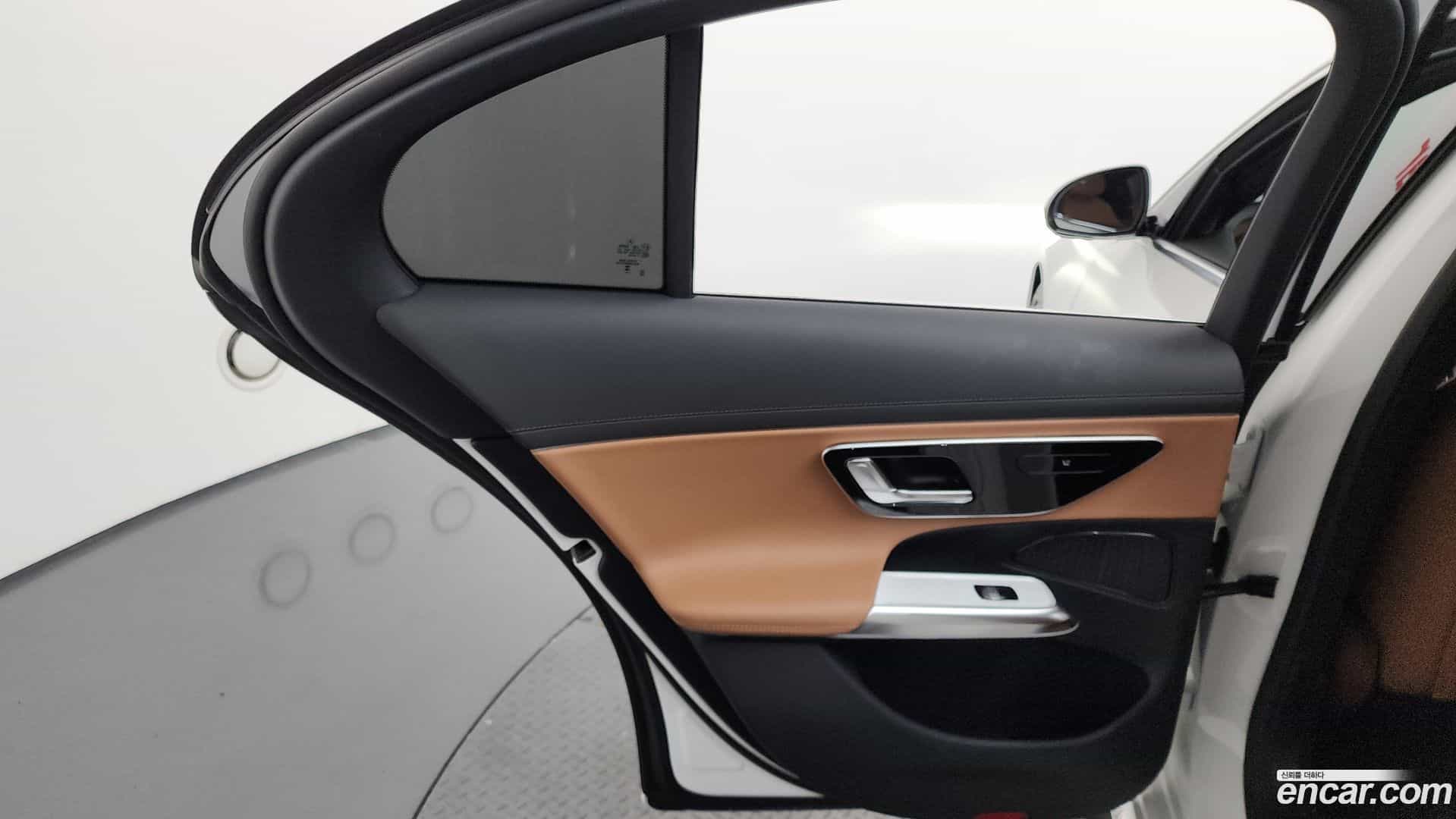 E-Class Mercedes-Benz 2025.10-INNER-035