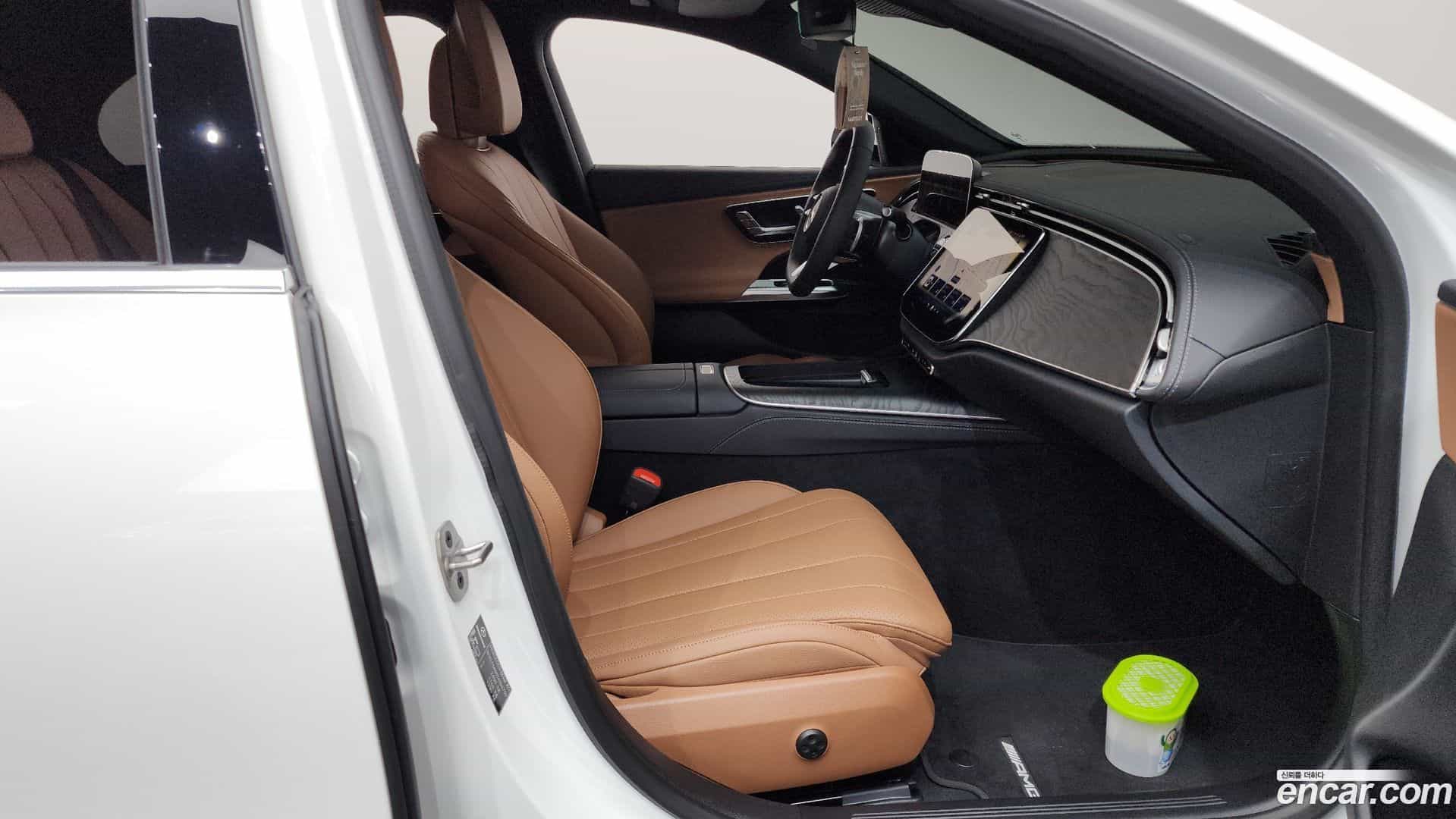 E-Class Mercedes-Benz 2025.10-INNER-036