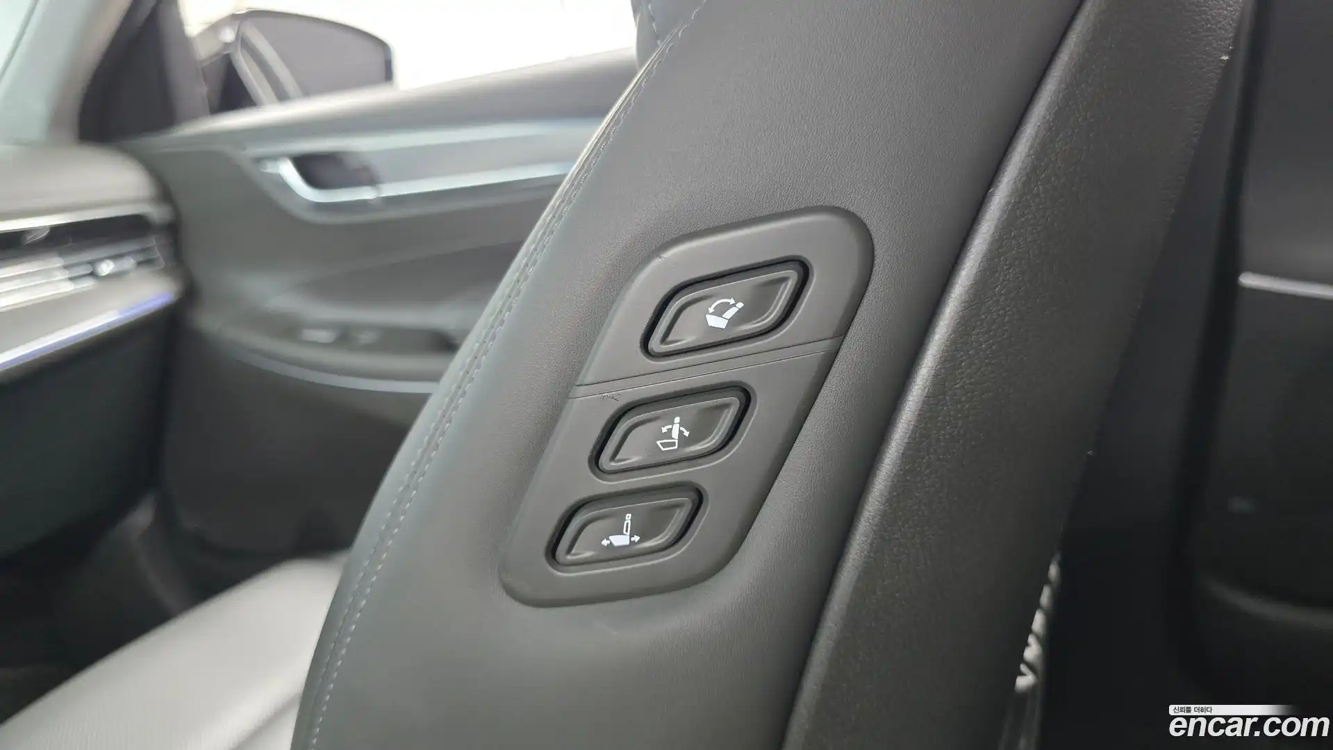 Grandeur Hyundai 2022.5-OPTION-044
