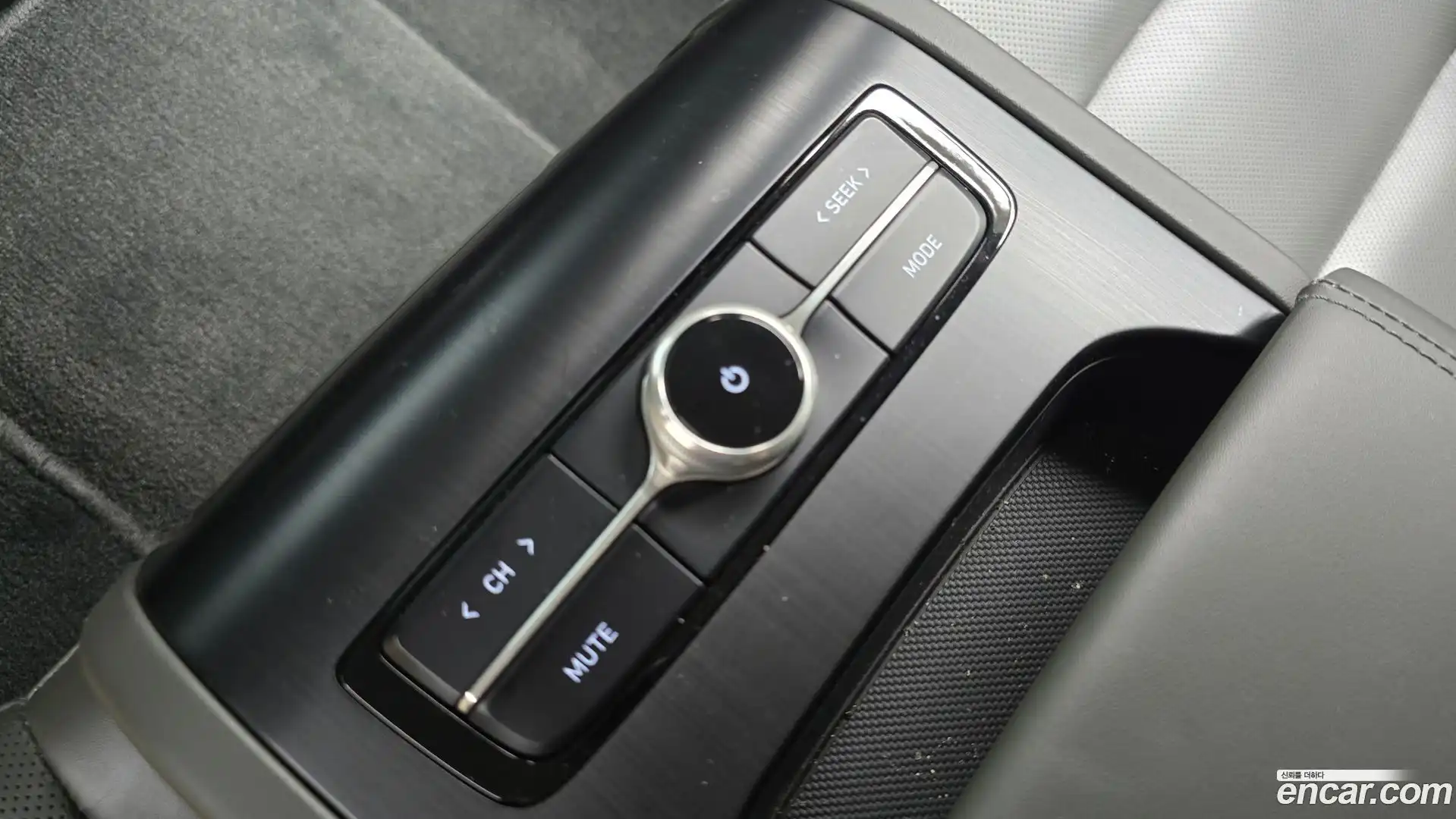Grandeur Hyundai 2022.5-OPTION-048