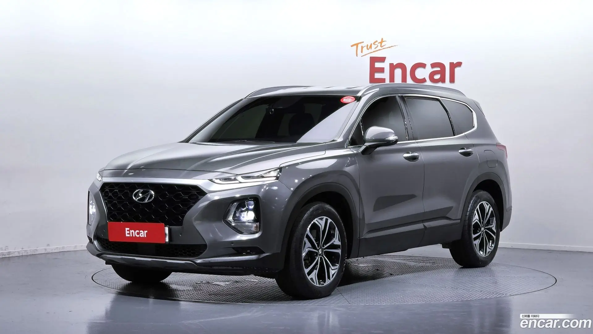 Main__Slider__Photo:Santafe Hyundai 2019.3-0