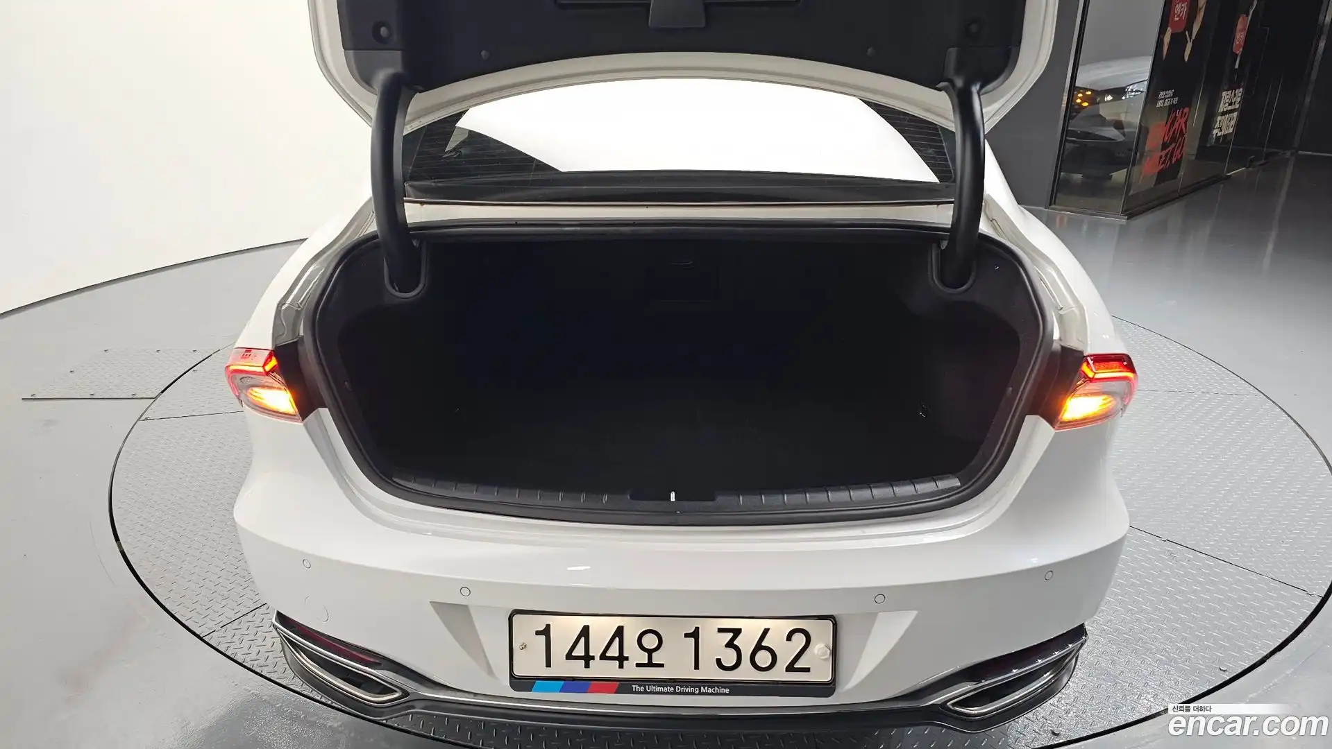 Grandeur Hyundai 2022.5-OPTION-046