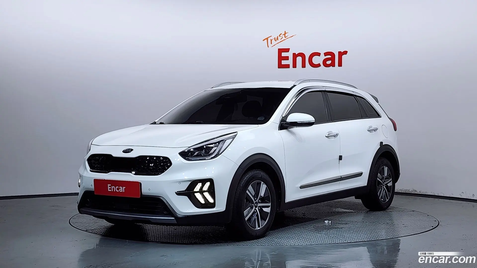 Main__Slider__Photo:Niro Kia 2020.11-0