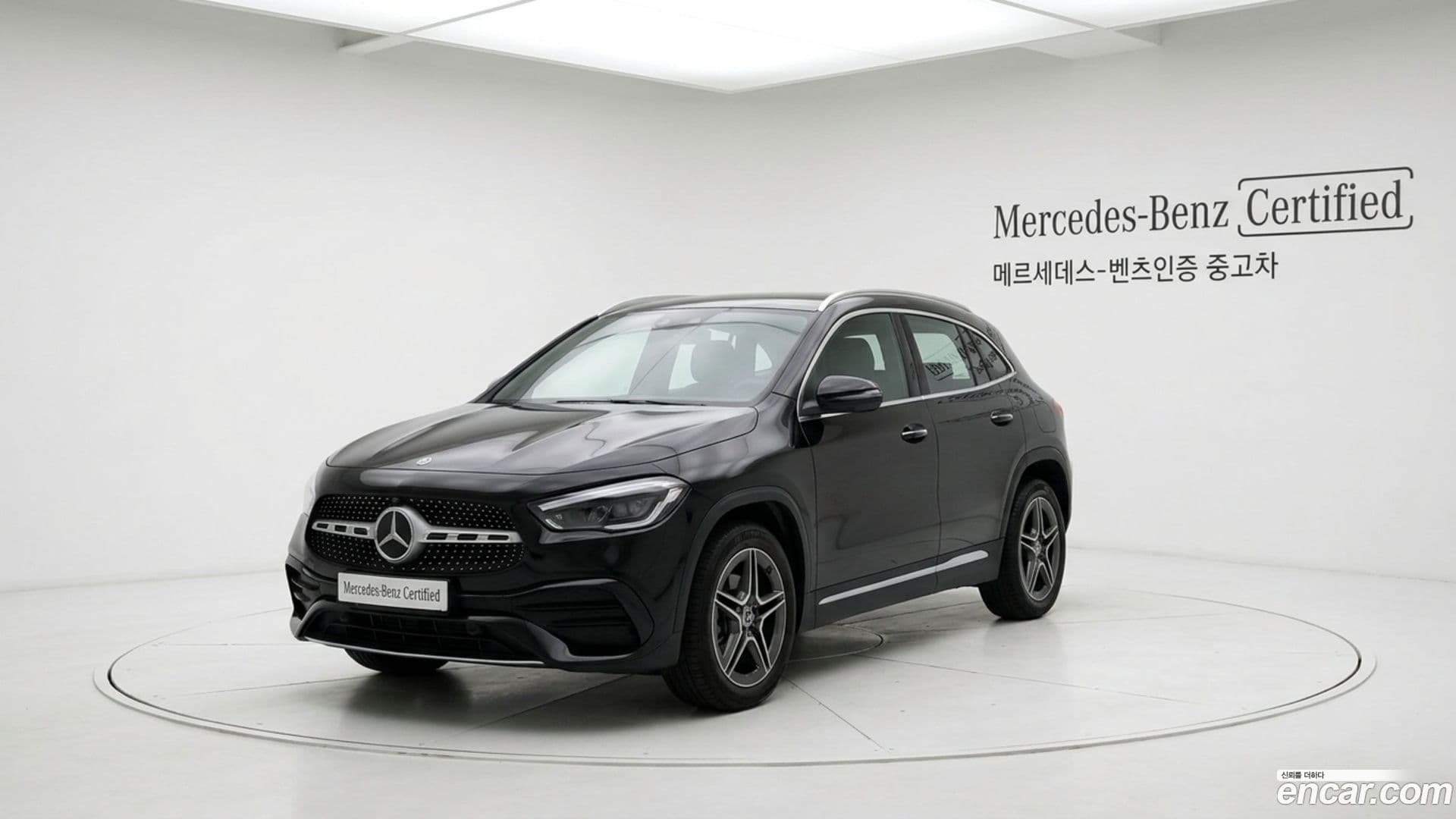 Main__Slider__Photo:GLA-Class Mercedes-Benz 2025.4-0