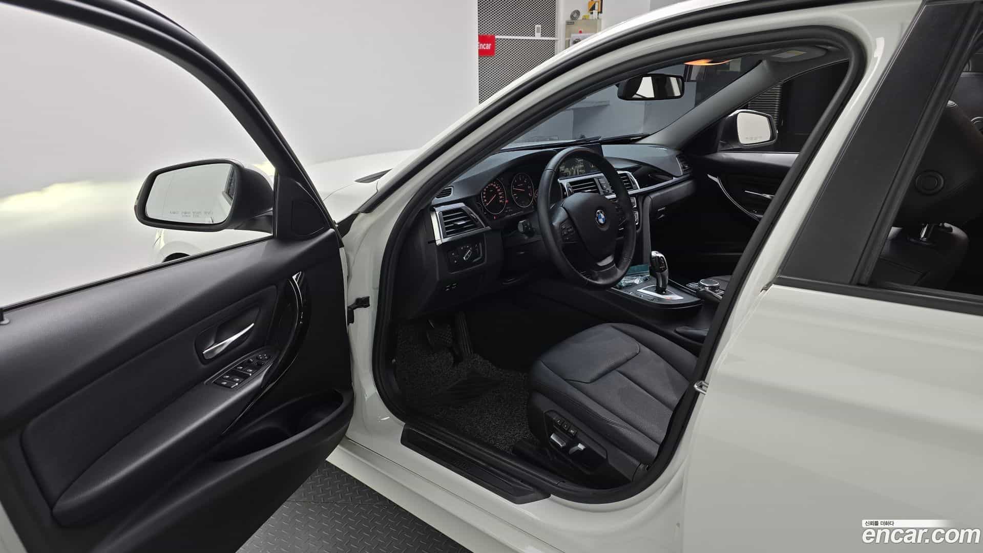 3-Series BMW 2018.1-INNER-010