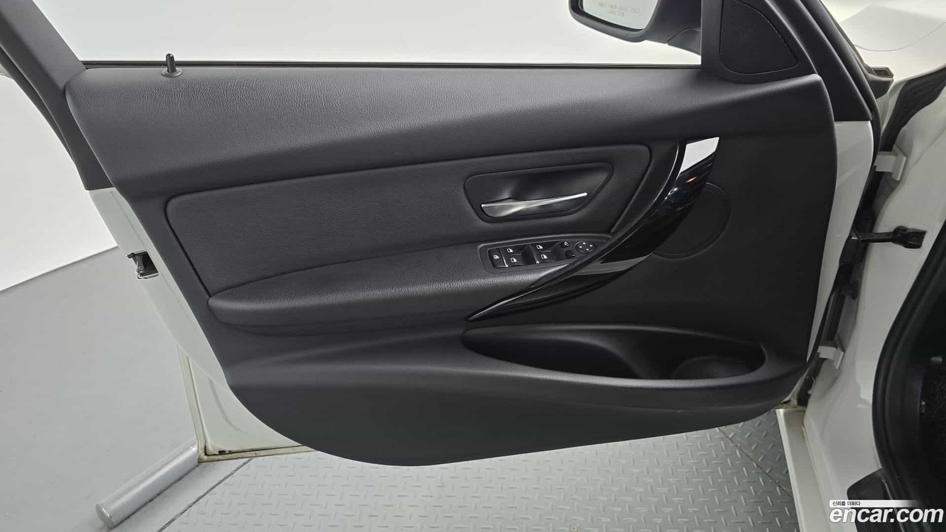 3-Series BMW 2018.1-INNER-034