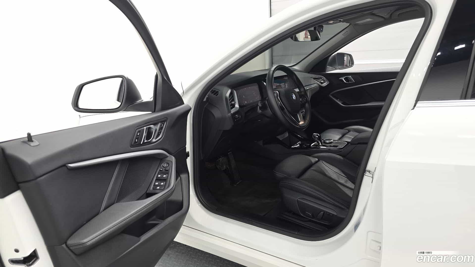 1-Series BMW 2021.10-INNER-010