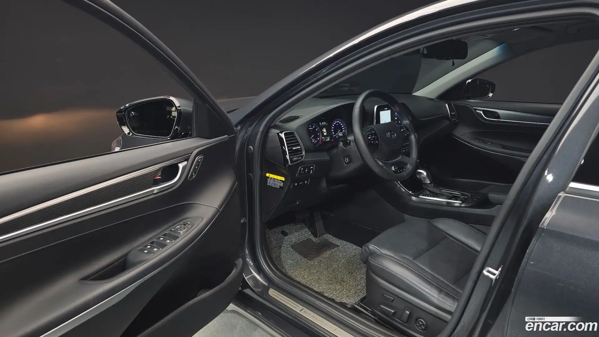 Grandeur Hyundai 2018.2-INNER-010