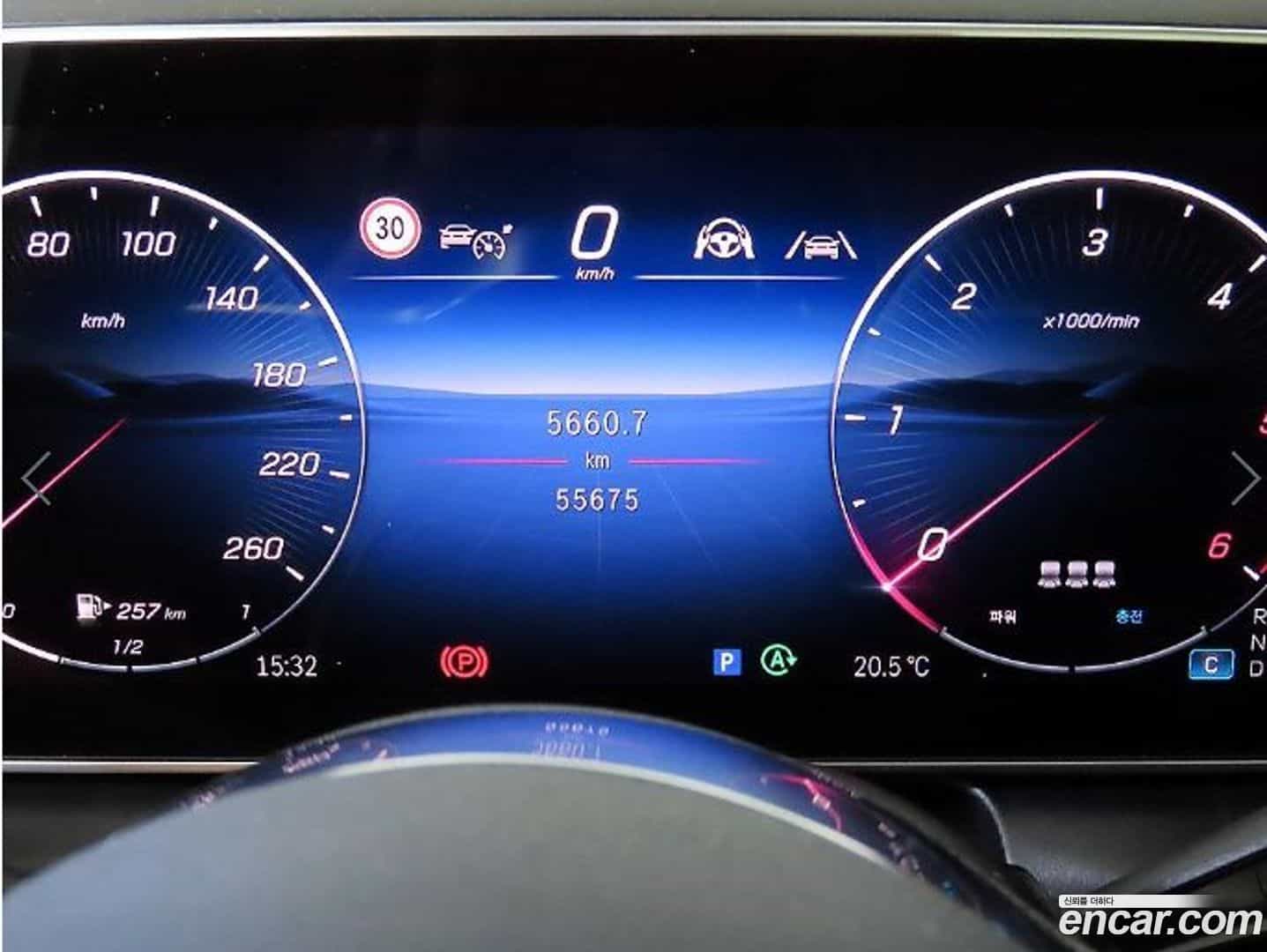 GLC-Class Mercedes-Benz 2024.11-INNER-009