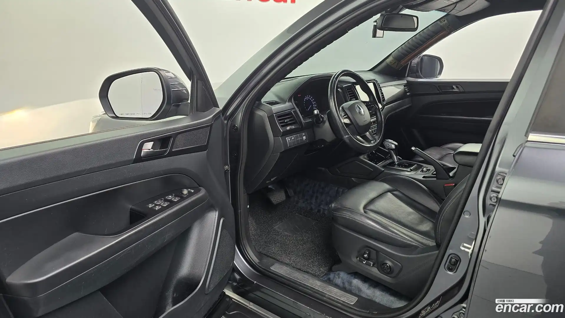 Rexton KG Mobility 2019.10-INNER-010