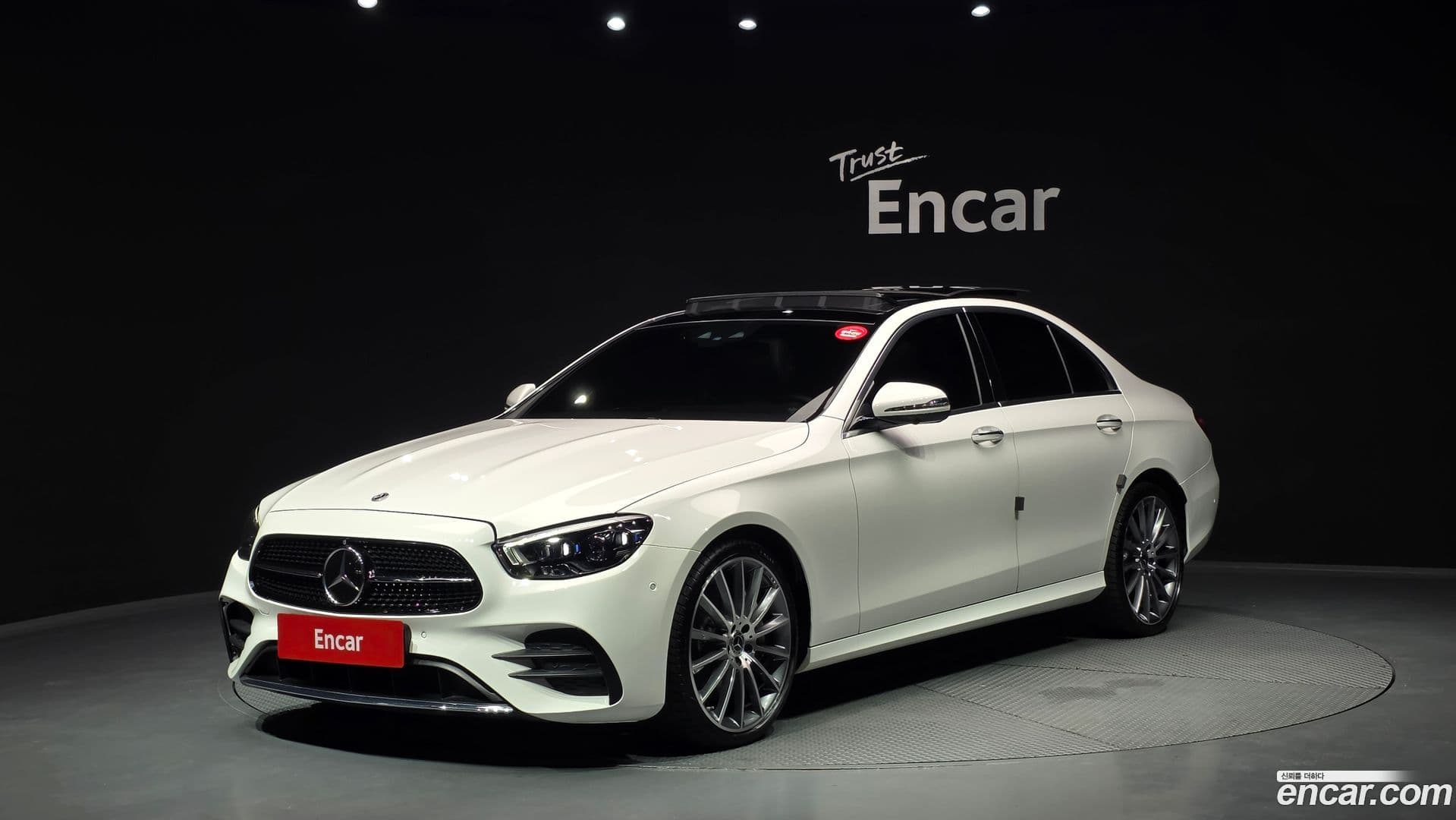 Main__Slider__Photo:E-Class Mercedes-Benz 2022.3-0