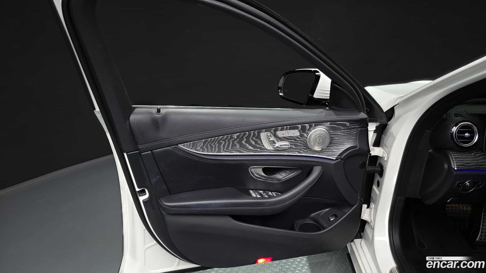 E-Class Mercedes-Benz 2022.3-INNER-034